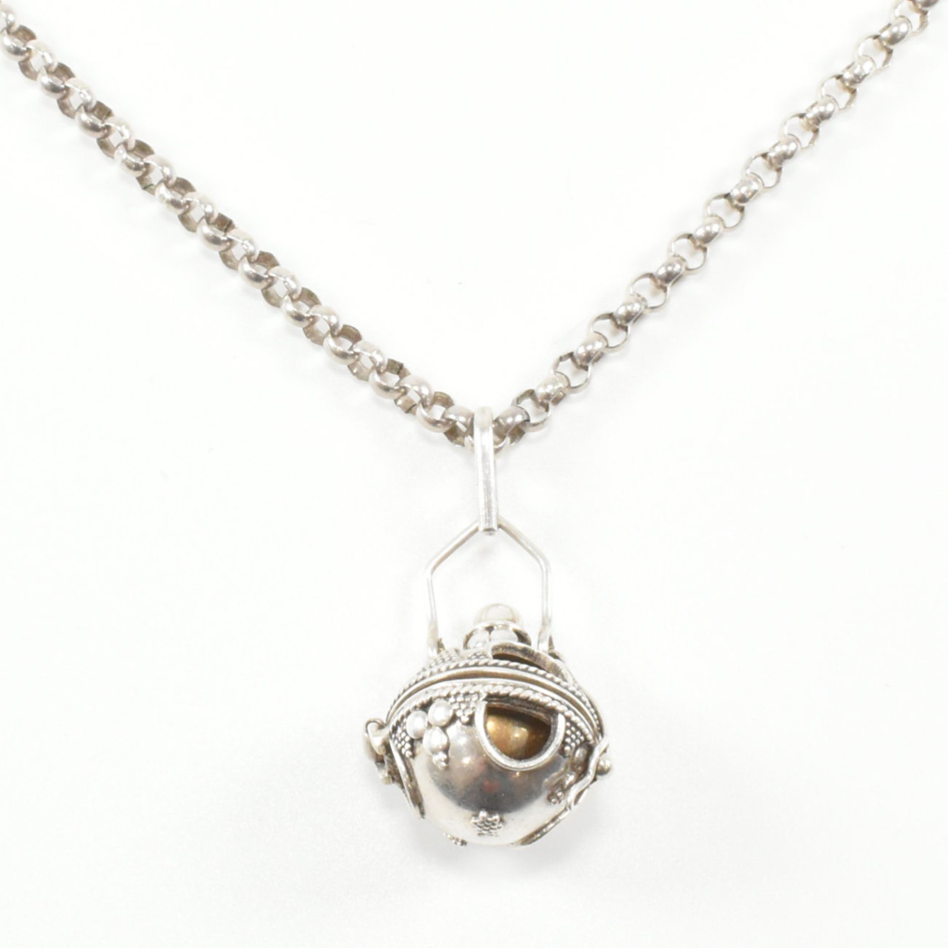 CONTEMPORARY WHITE METAL BELCHER CHAIN & BOLA HARMONY PENDANT - Image 5 of 16