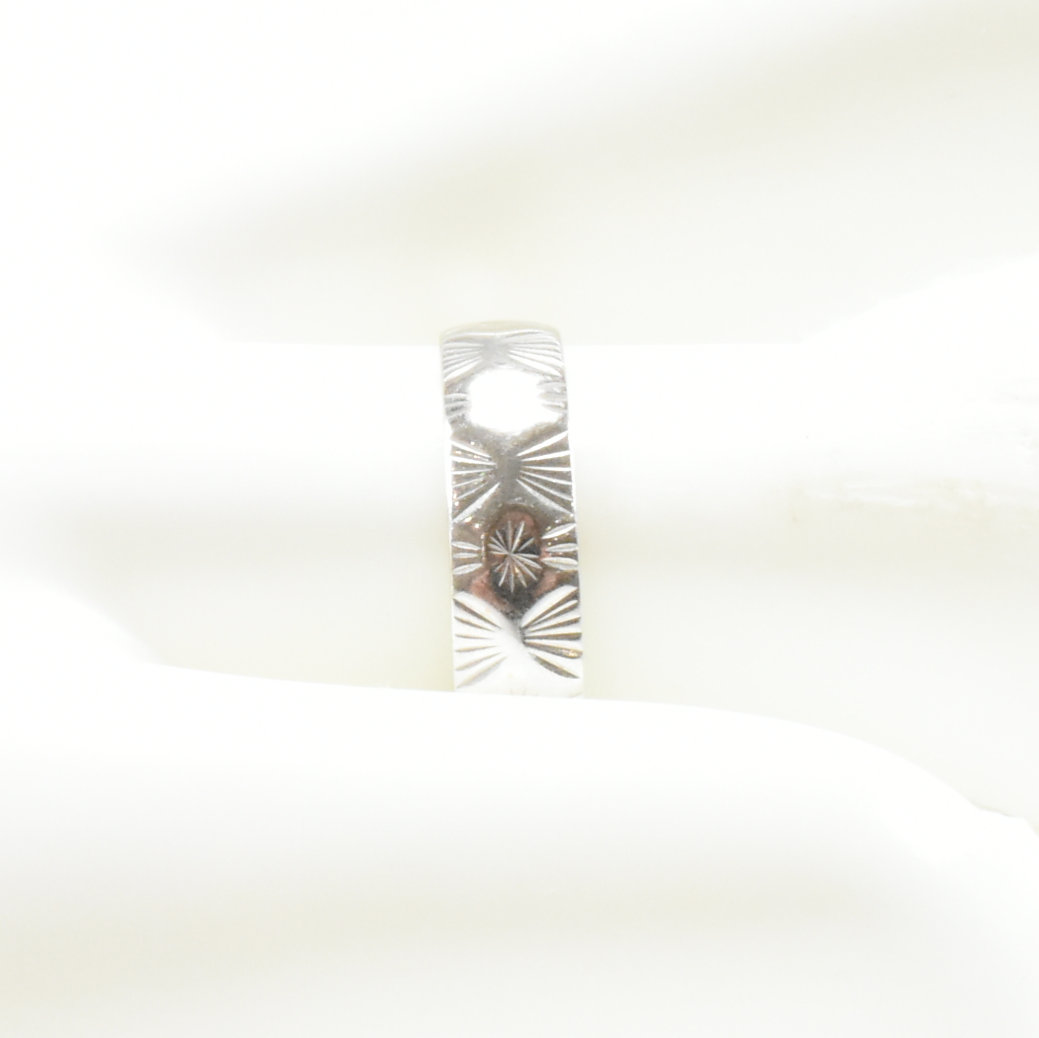 HALLMARKED 9CT WHITE GOLD BAND RING - Image 9 of 9