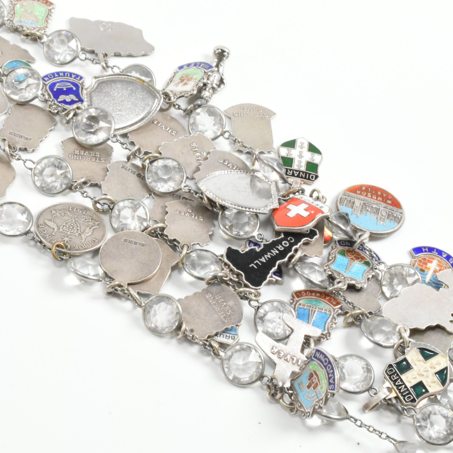 VINTAGE SILVER & WHITE METAL TOWN COUNTRY CHARM BRACELET - Image 7 of 13