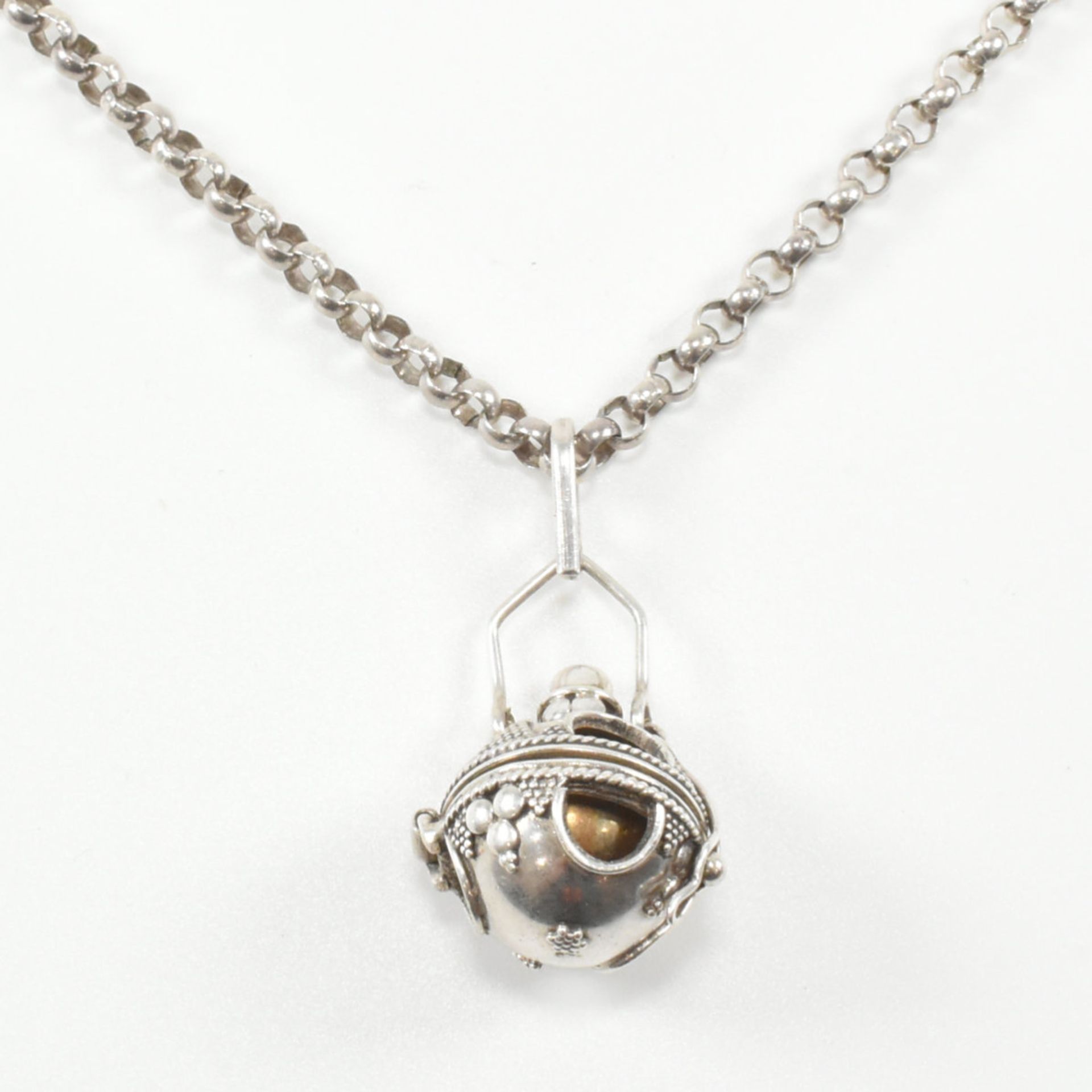 CONTEMPORARY WHITE METAL BELCHER CHAIN & BOLA HARMONY PENDANT - Image 4 of 16