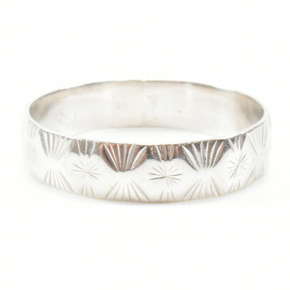 HALLMARKED 9CT WHITE GOLD BAND RING - Image 2 of 9