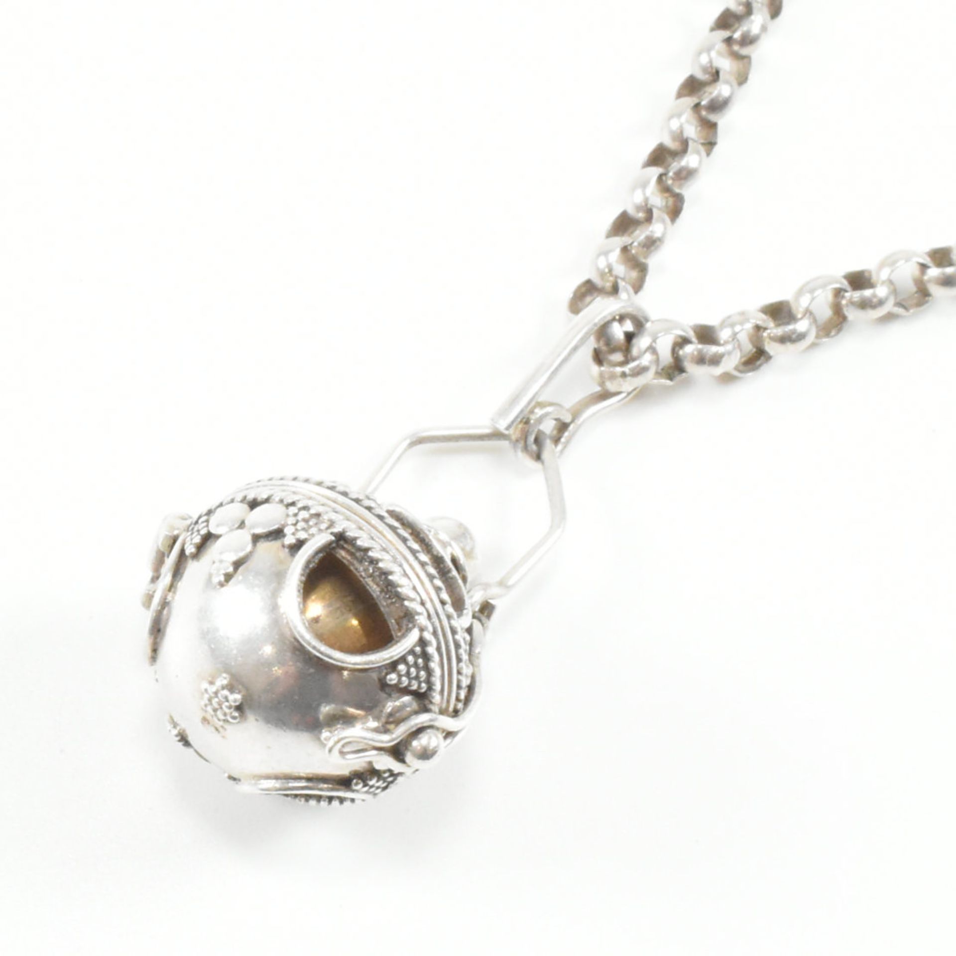 CONTEMPORARY WHITE METAL BELCHER CHAIN & BOLA HARMONY PENDANT - Image 9 of 16