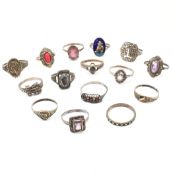 COLLECTION OF VINTAGE SILVER & WHITE METAL RINGS