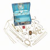 COLLECTION OF ASSORTED 9CT GOLD & GOLD TONE JEWELLERY
