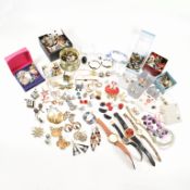 COLLECTION OF ASSORTED COSTUME JEWELLERY