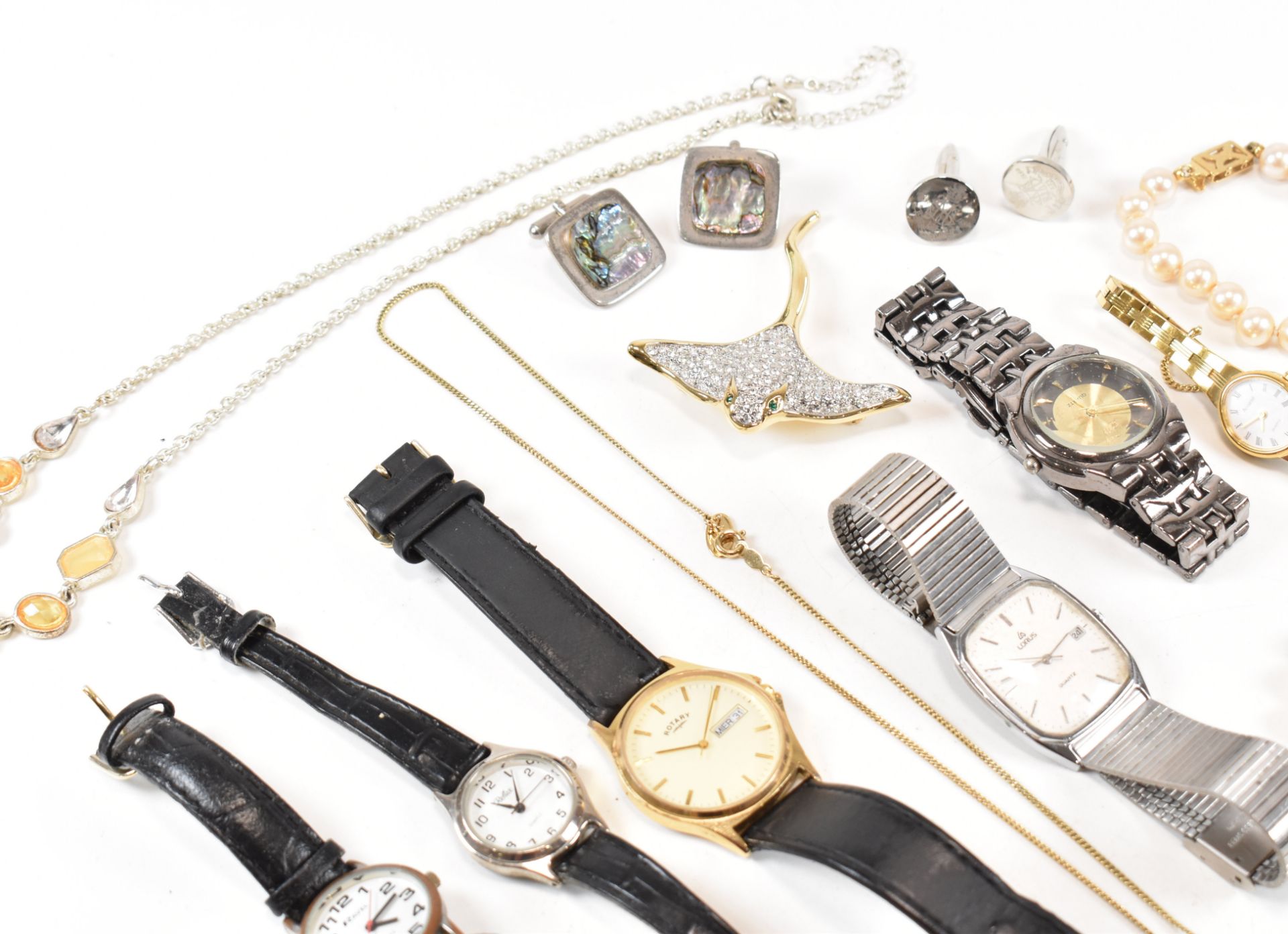 COLLECTION OF COSTUME JEWELLERY & WRISTWATCHES - Image 7 of 11