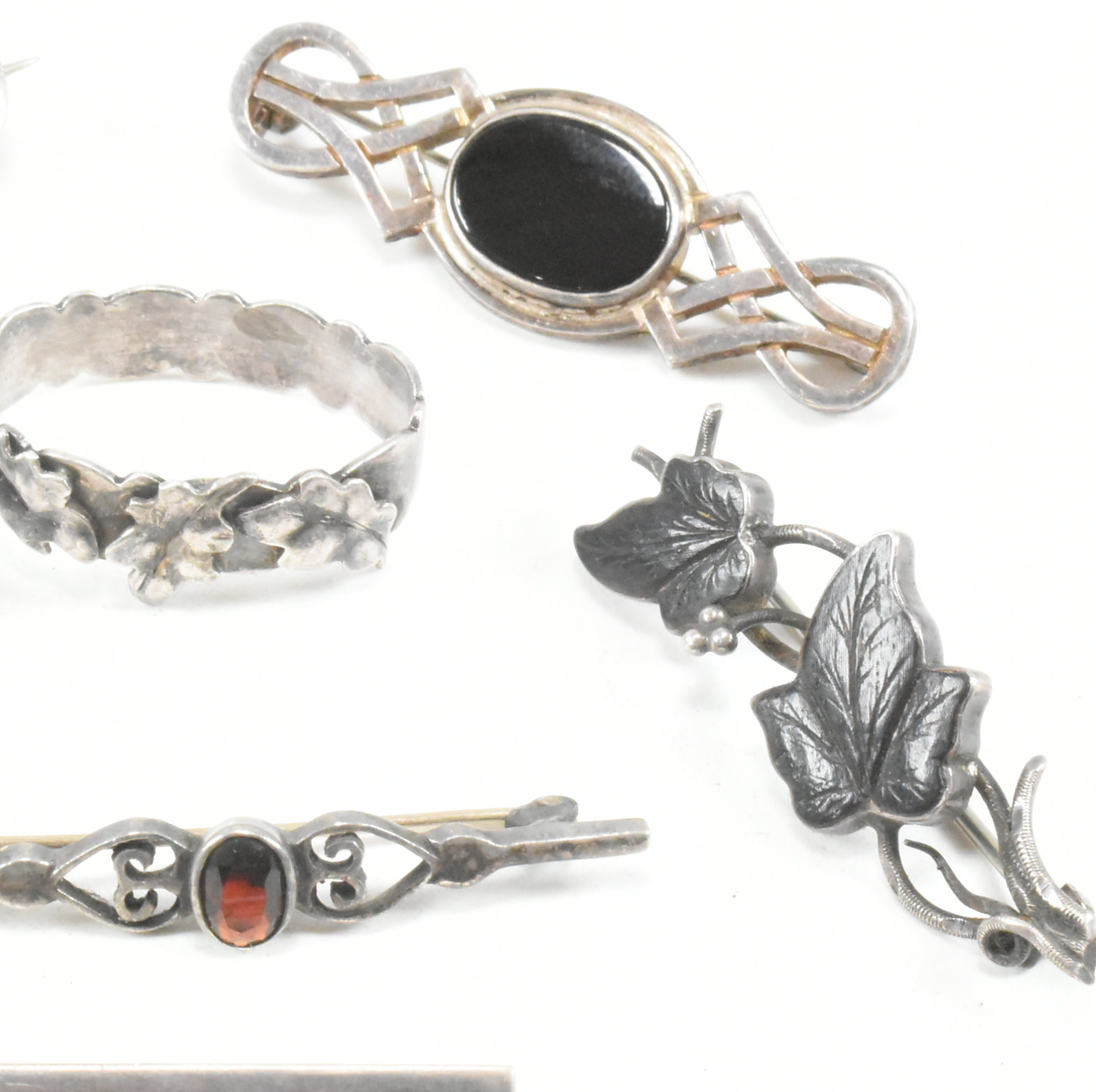 COLLECTION OF ANTIQUE & LATER SILVER & WHITE METAL JEWELLERY - Image 4 of 11
