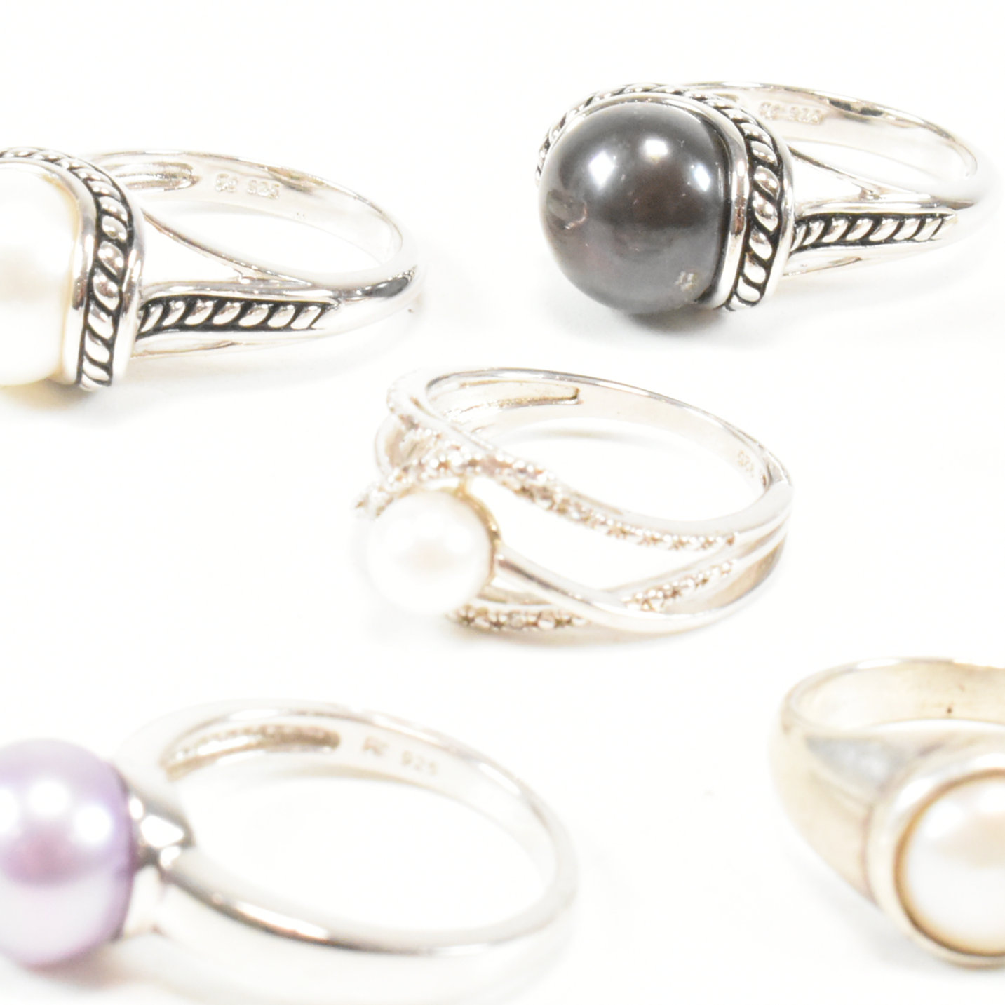 COLLECTION OF ASSORTED 925 SILVER & WHITE METAL RINGS - Image 7 of 8