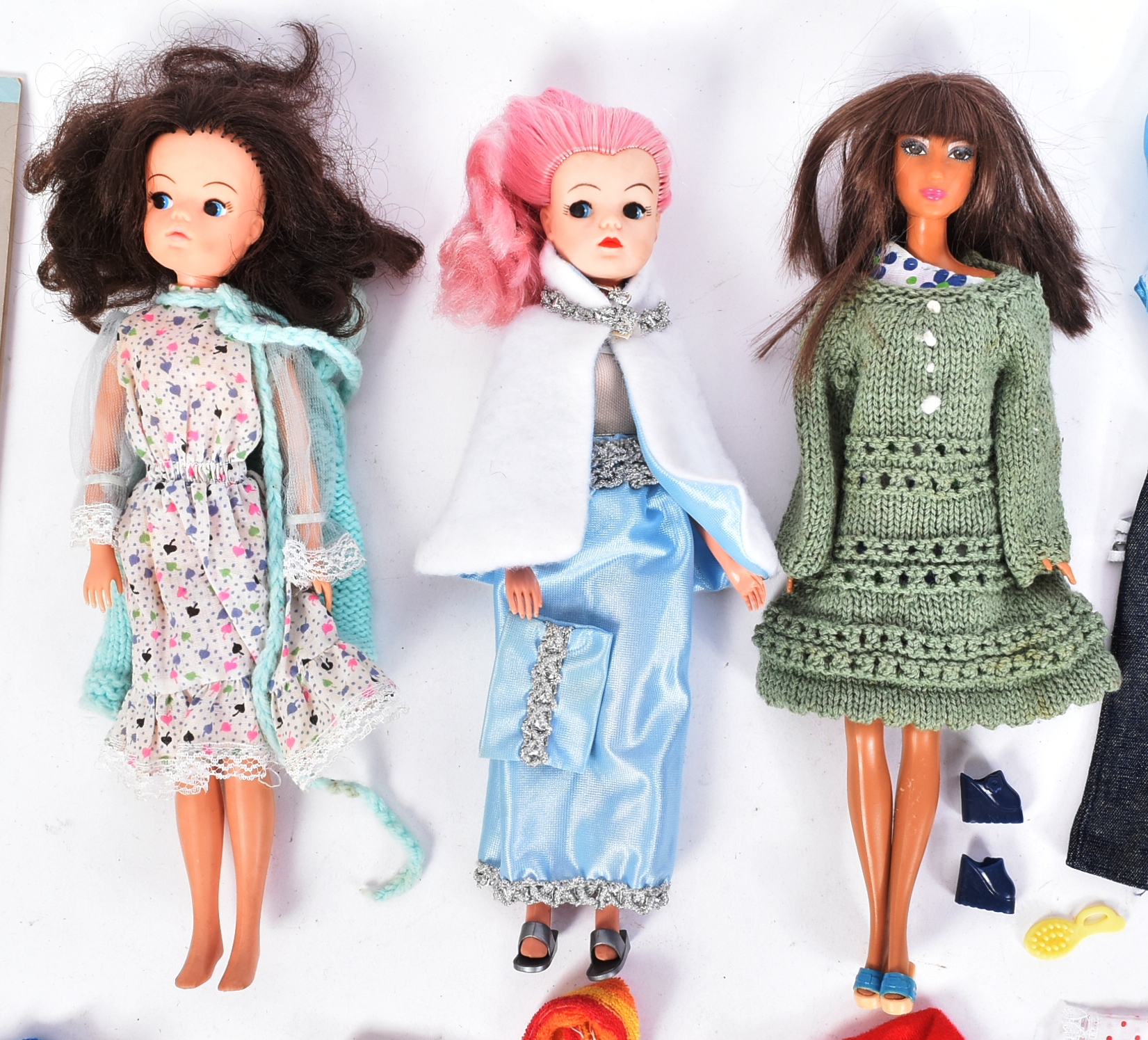 SINDY DOLLS - X2 DOLLS INCLUDING ORIGINAL VINTAGE CLOTHING - Image 2 of 6