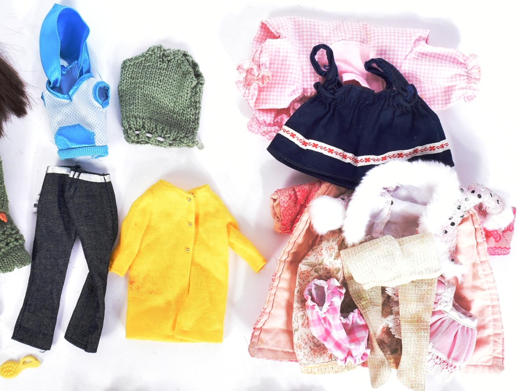 SINDY DOLLS - X2 DOLLS INCLUDING ORIGINAL VINTAGE CLOTHING - Image 6 of 6