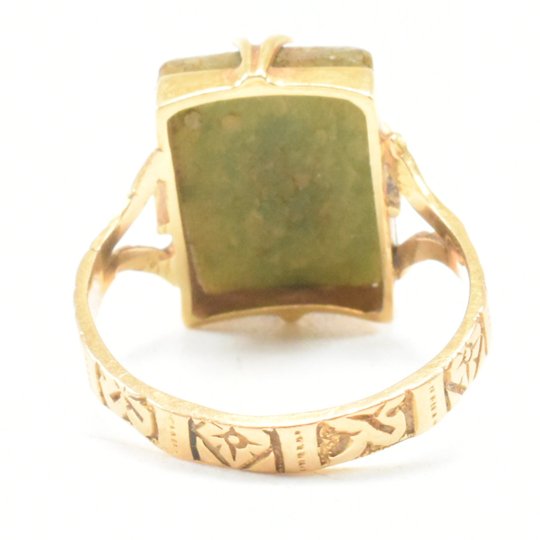 HALLMARKED 18CT GOLD VICTORIAN GREEN STONE RING - Image 6 of 8