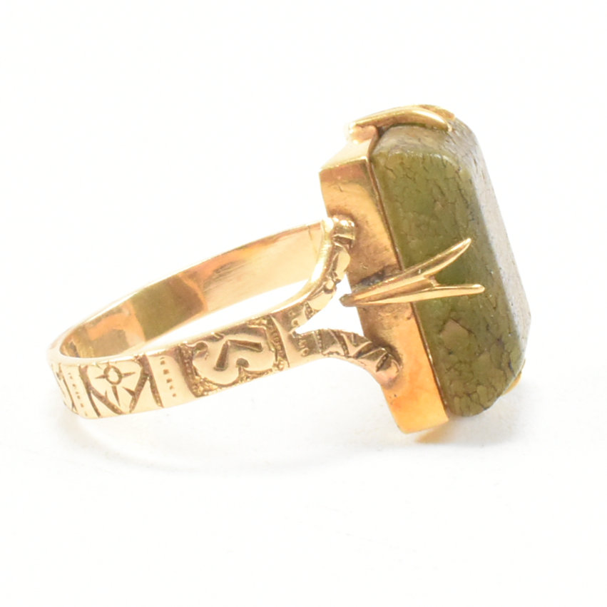 HALLMARKED 18CT GOLD VICTORIAN GREEN STONE RING - Image 7 of 8