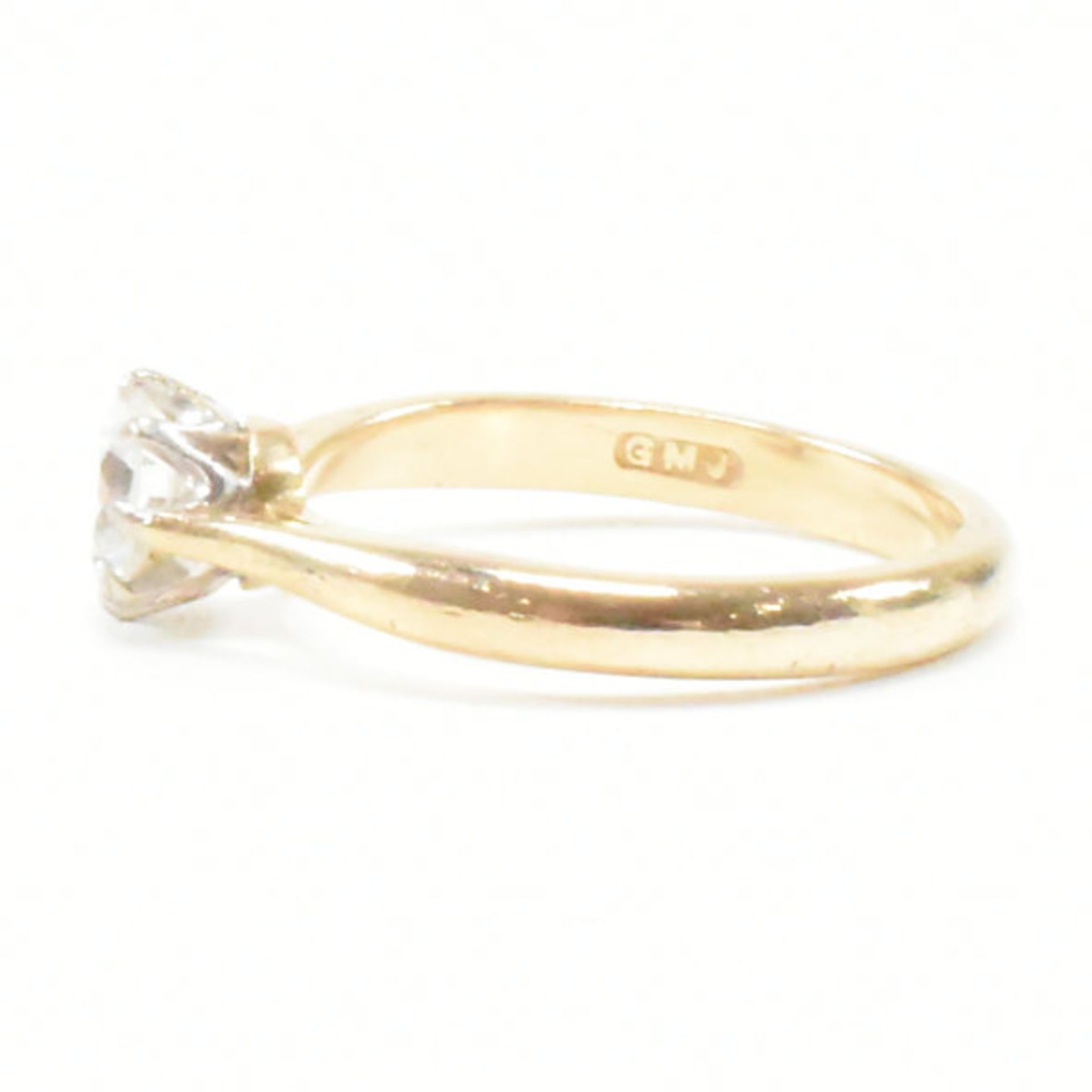 18CT GOLD & DIAMOND SOLITAIRE RING - Image 2 of 7