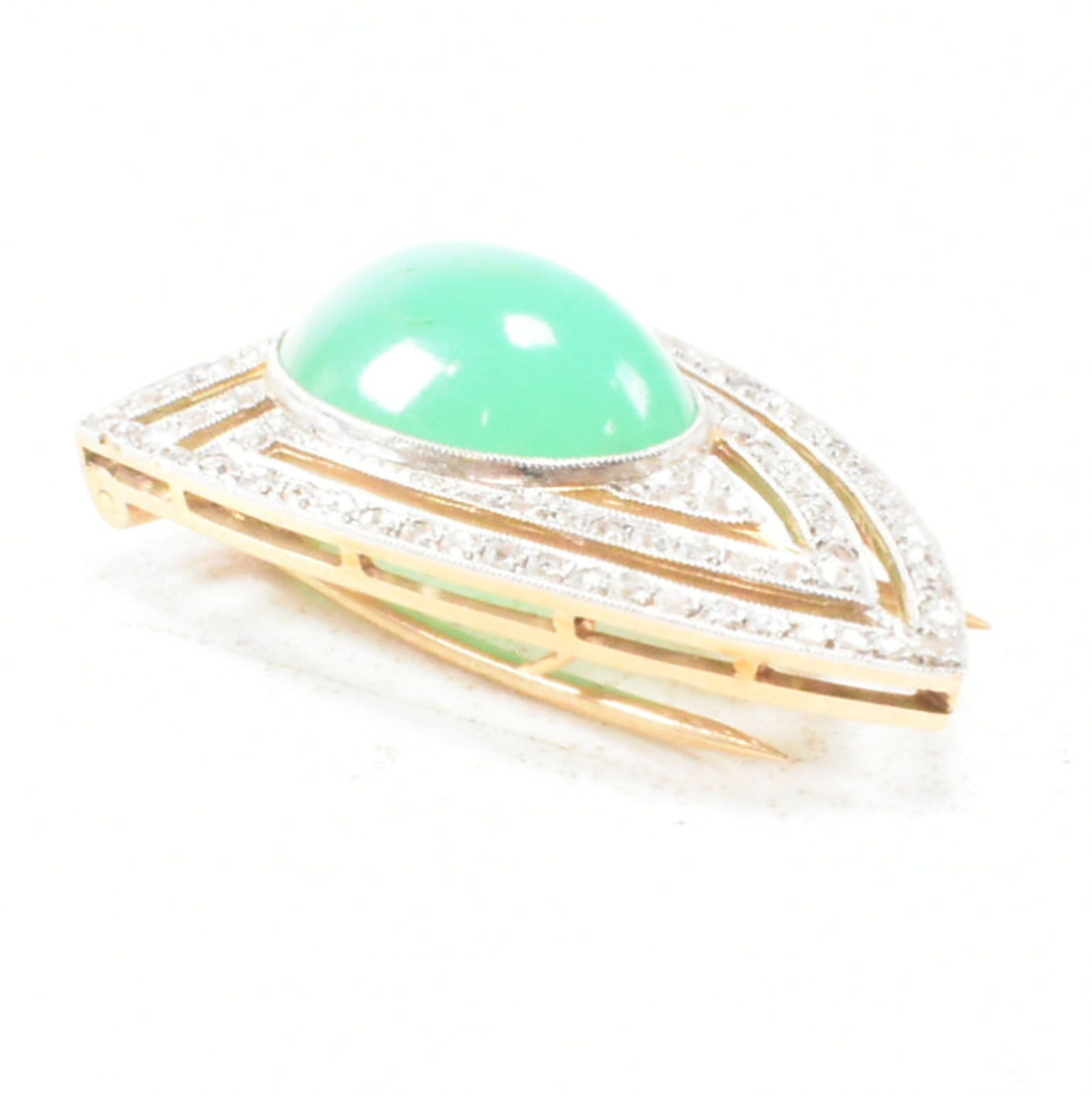 1930S ART DECO DIAMOND & CHALCEDONY DRESS CLIP - Image 5 of 7