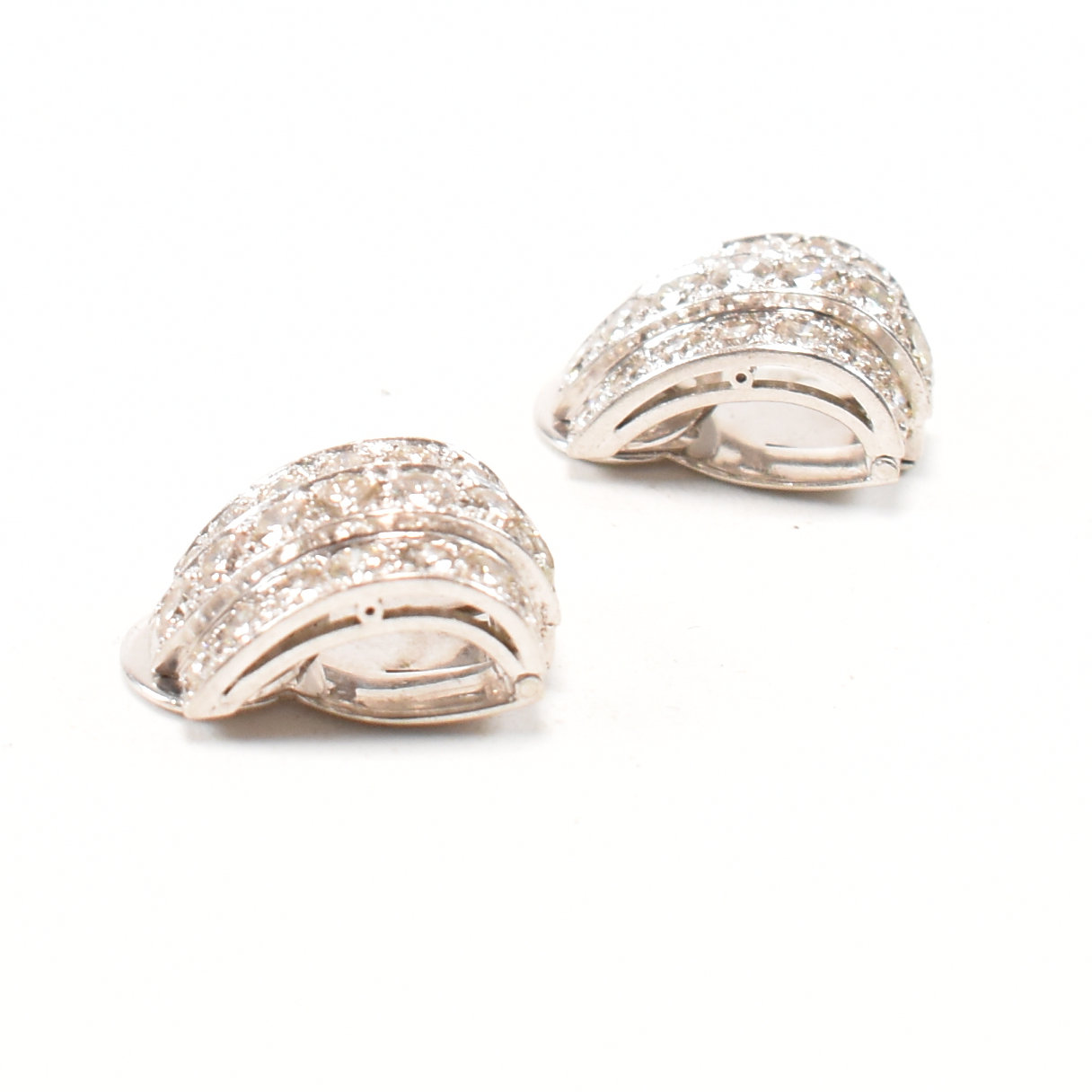 PAIR OF ART DECO 18CT WHITE GOLD & DIAMONDS EAR CLIPS - Image 6 of 8