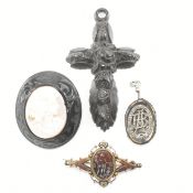 SELECTION OF ASSORTED ANTIQUE JEWELLERY