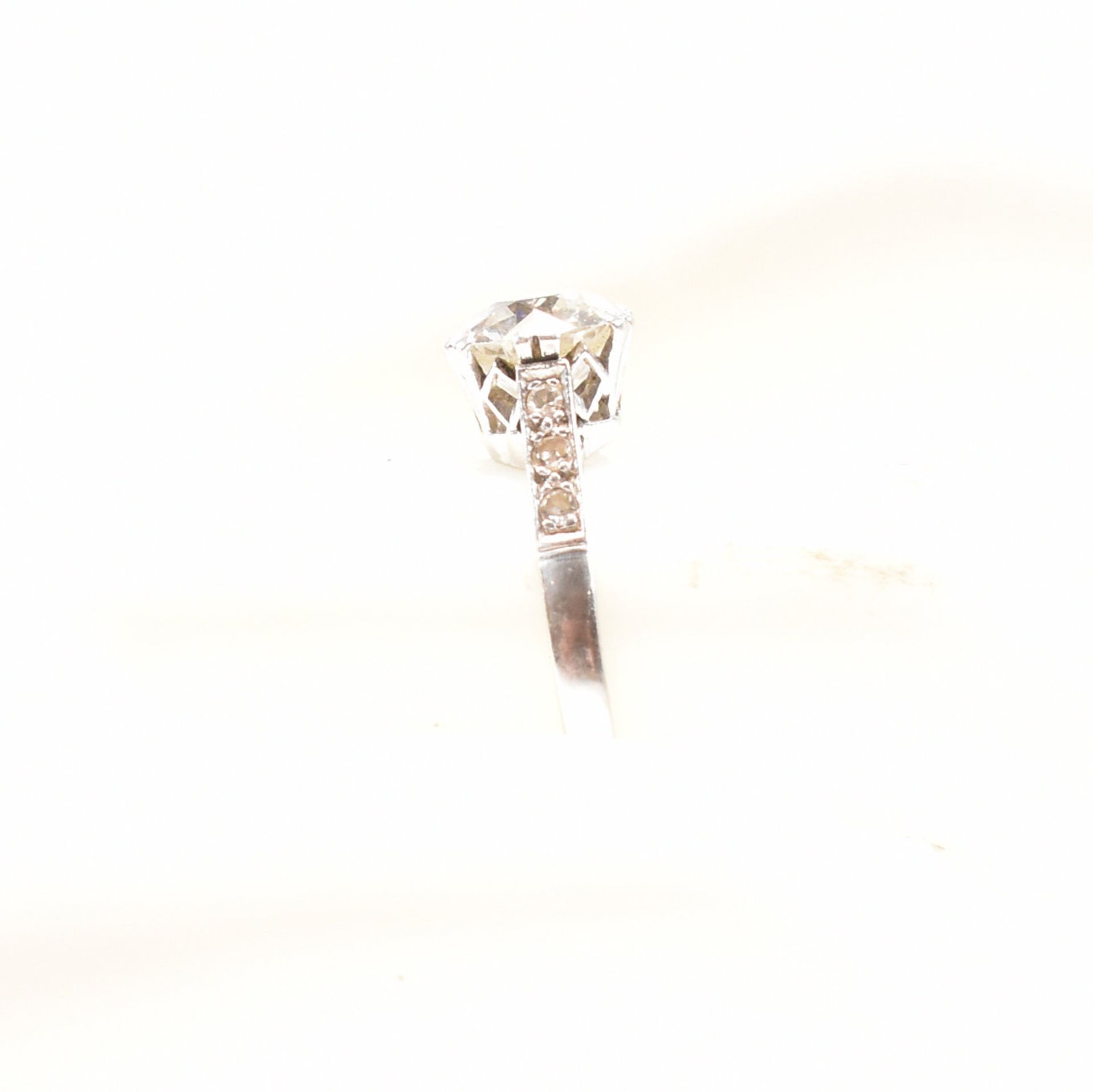 1920S PLATINUM 2.1CT DIAMOND SOLITAIRE RING - Image 10 of 11