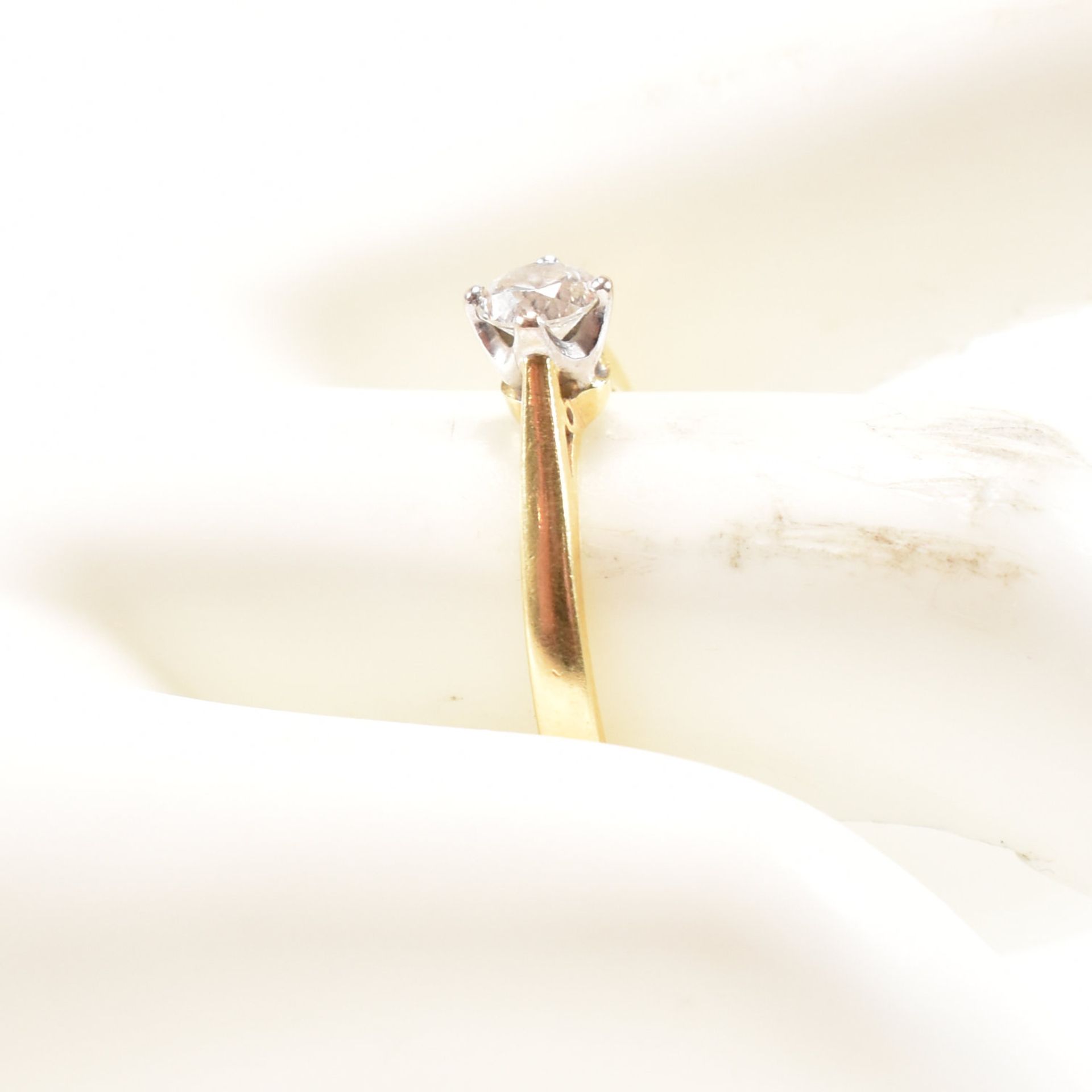 HALLMARKED 9CT GOLD & DIAMOND SOLITAIRE RING - Image 8 of 8