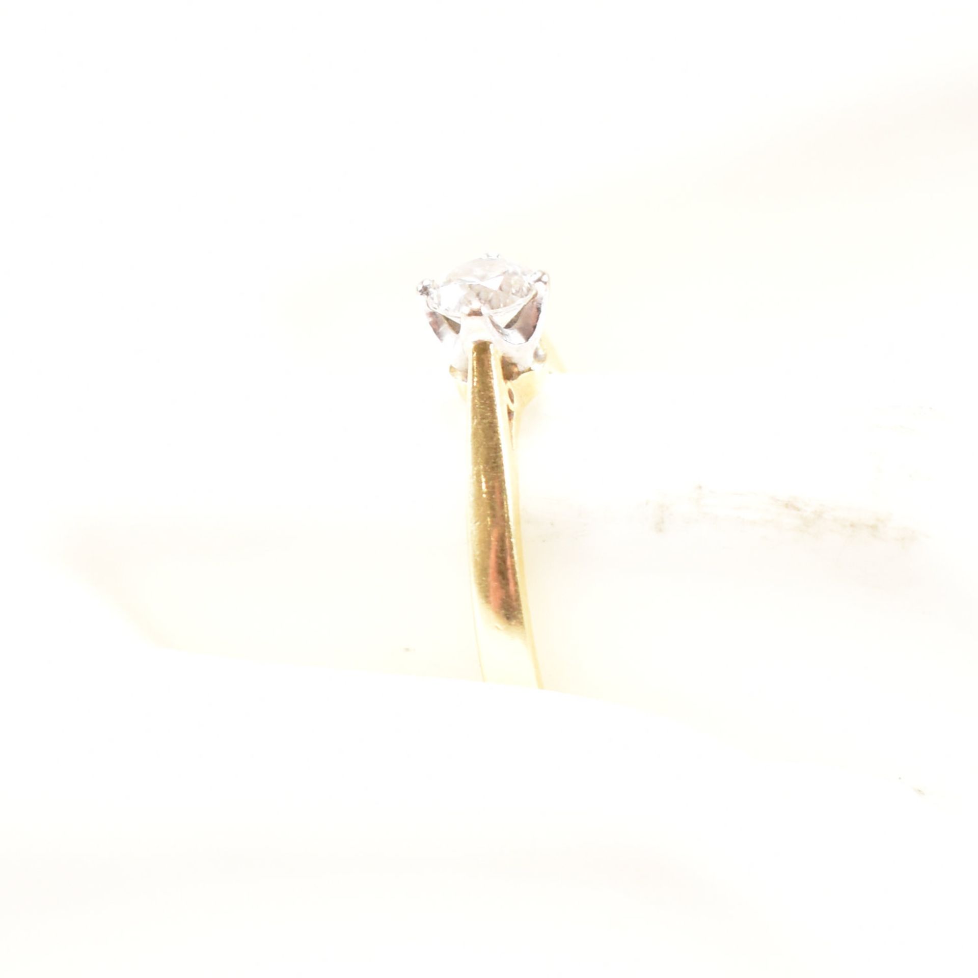 HALLMARKED 9CT GOLD & DIAMOND SOLITAIRE RING - Image 7 of 8