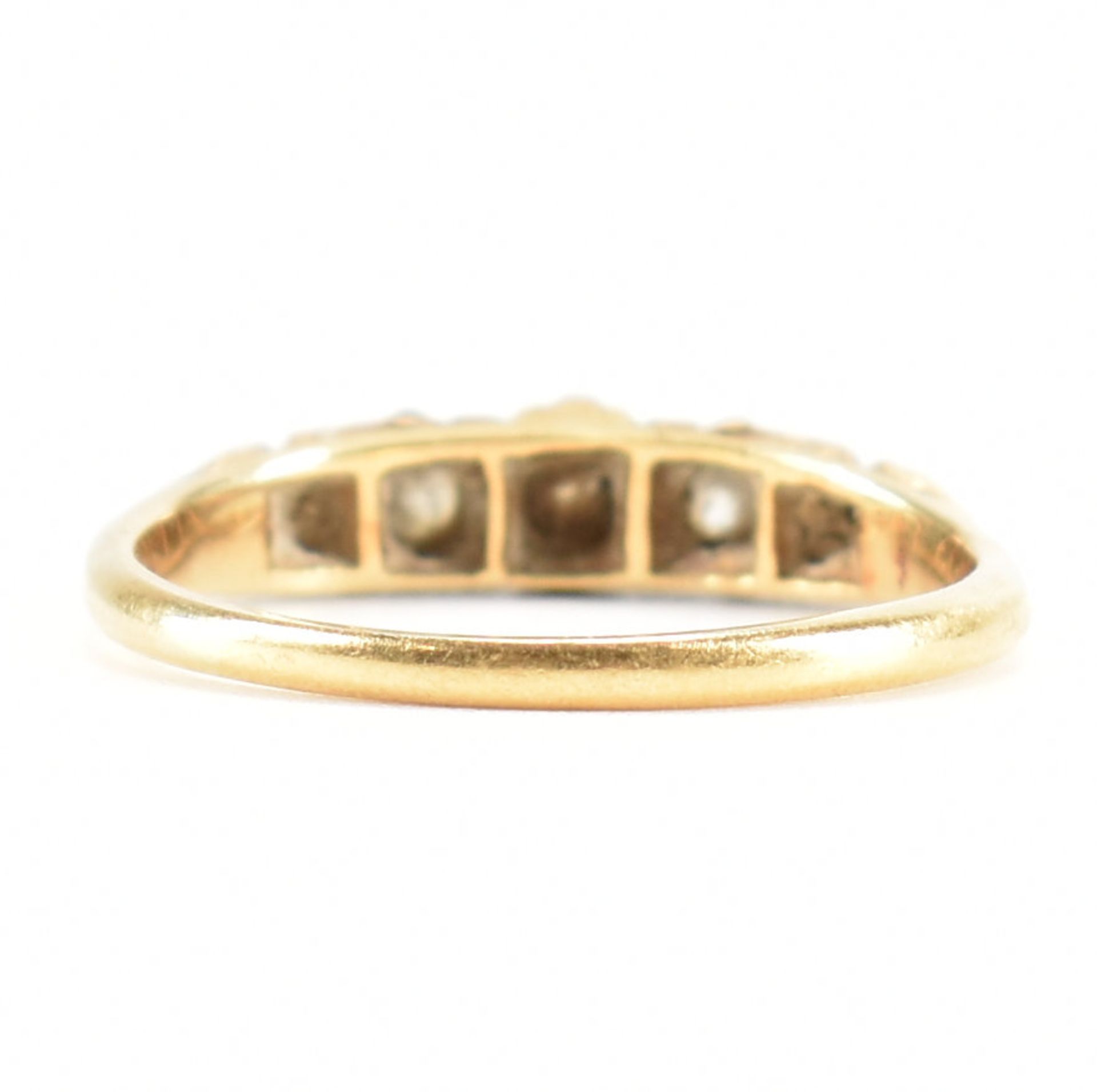 18CT GOLD & DIAMOND FIVE STONE RING - Image 4 of 12