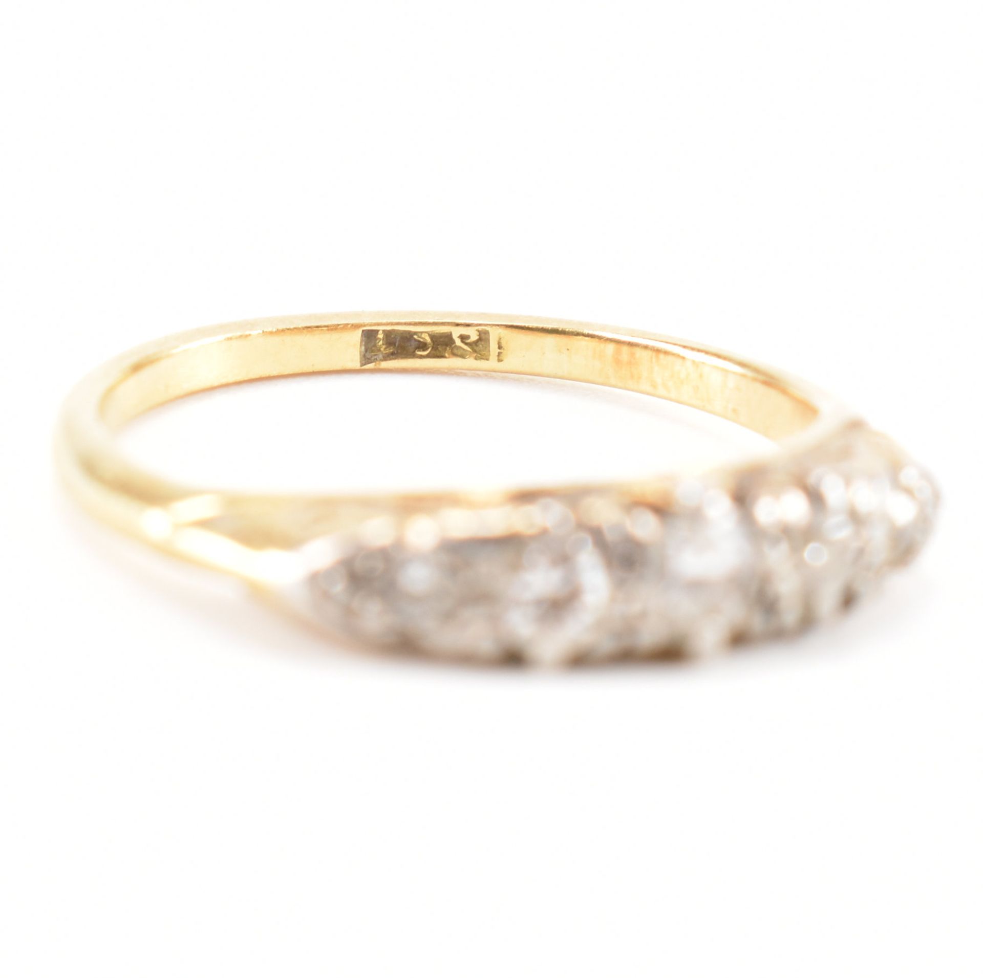 18CT GOLD & DIAMOND FIVE STONE RING - Image 6 of 12