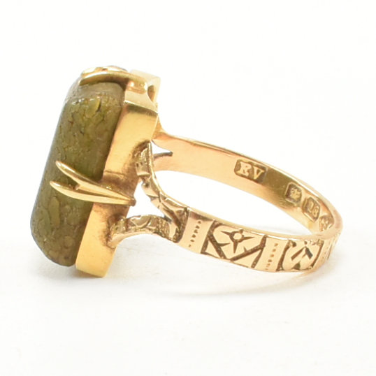 HALLMARKED 18CT GOLD VICTORIAN GREEN STONE RING - Image 3 of 8