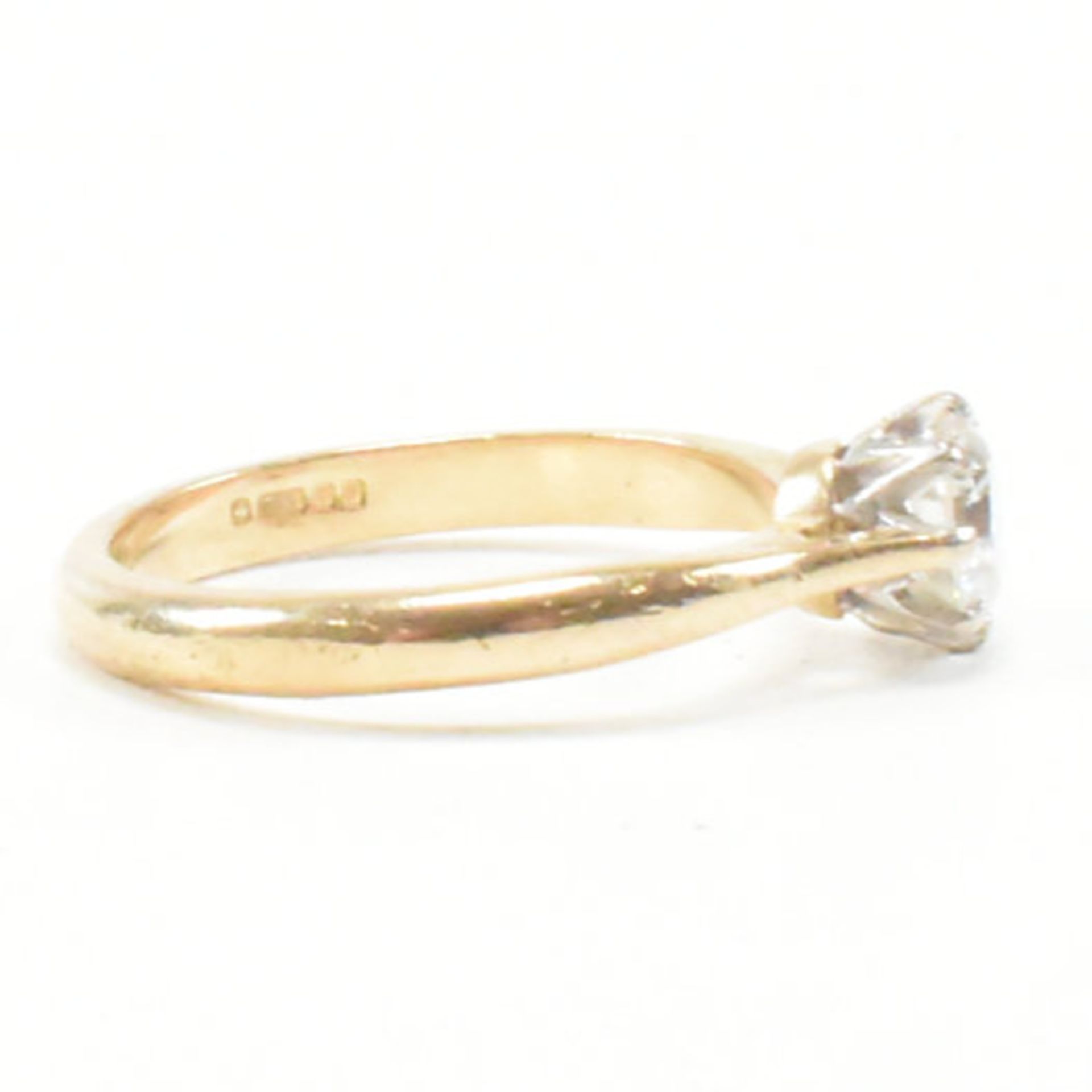 18CT GOLD & DIAMOND SOLITAIRE RING - Image 3 of 7