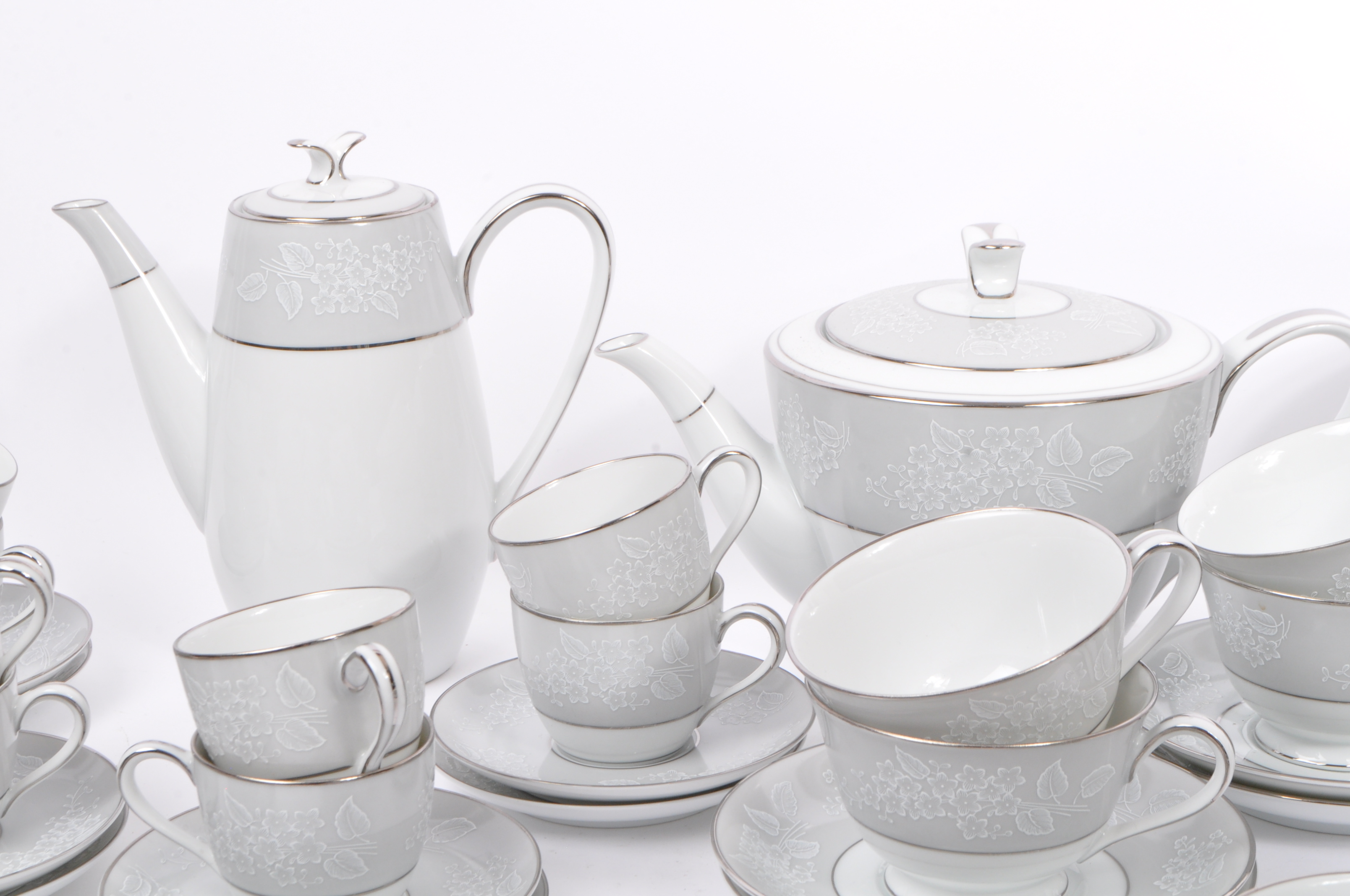 EXTENSIVE VINTAGE DAMASK PATTERN TEA SERVICE BY NORITAKE - Image 5 of 8