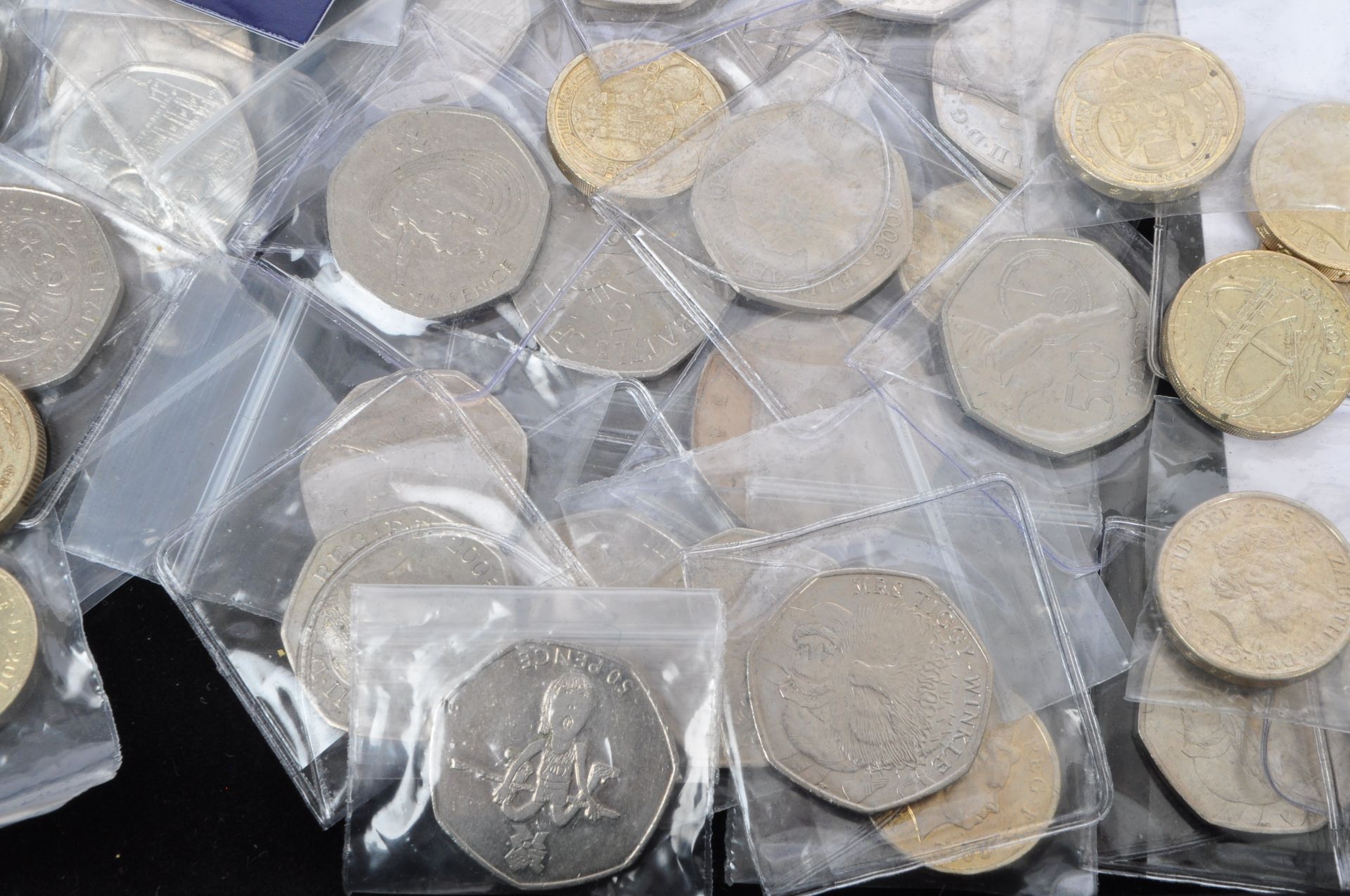 LARGE COLLECTION OF UK ONE POUND CROWN & FIFTY PENCE COINS - Image 3 of 9