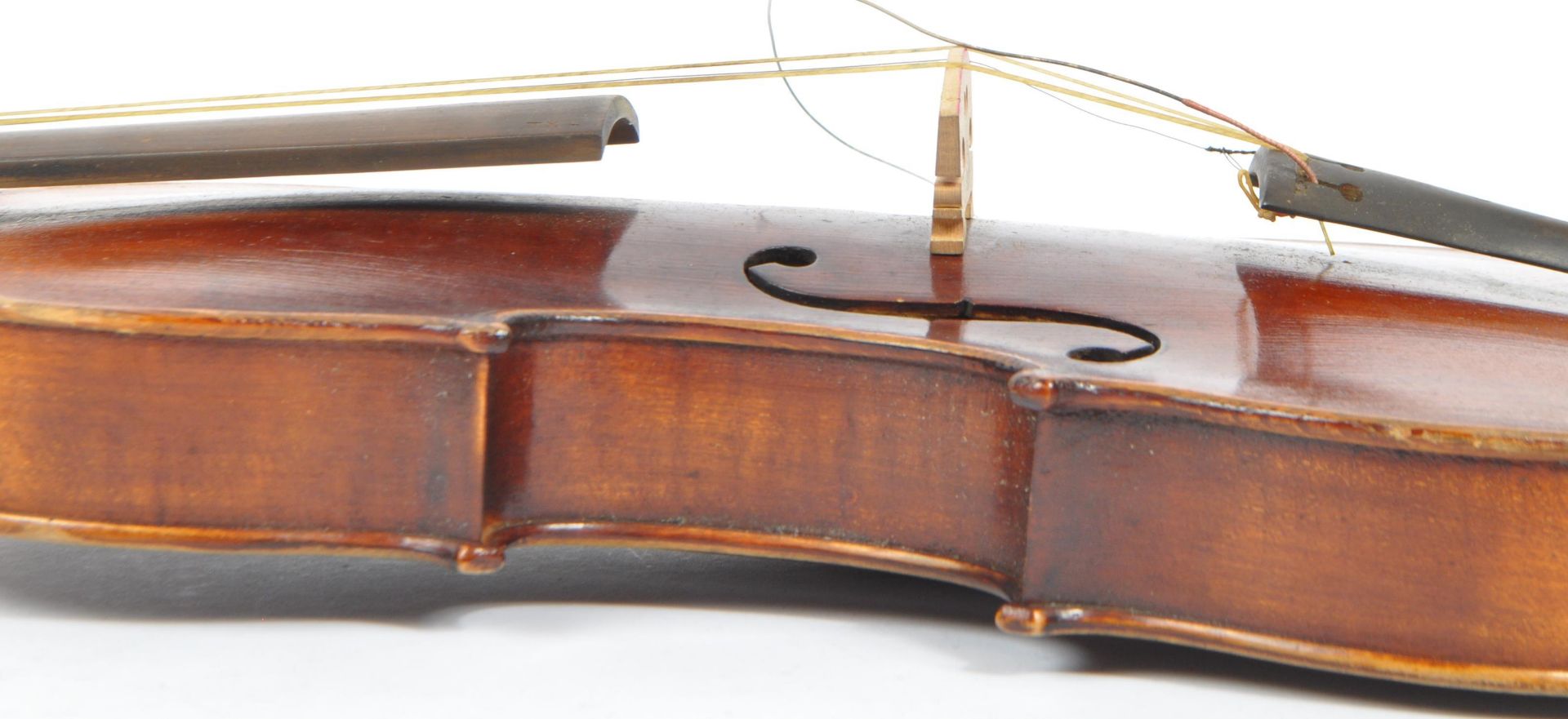 20TH CENTURY FULL SIZE VIOLIN WITH TWO PIECE BACK - Image 7 of 10