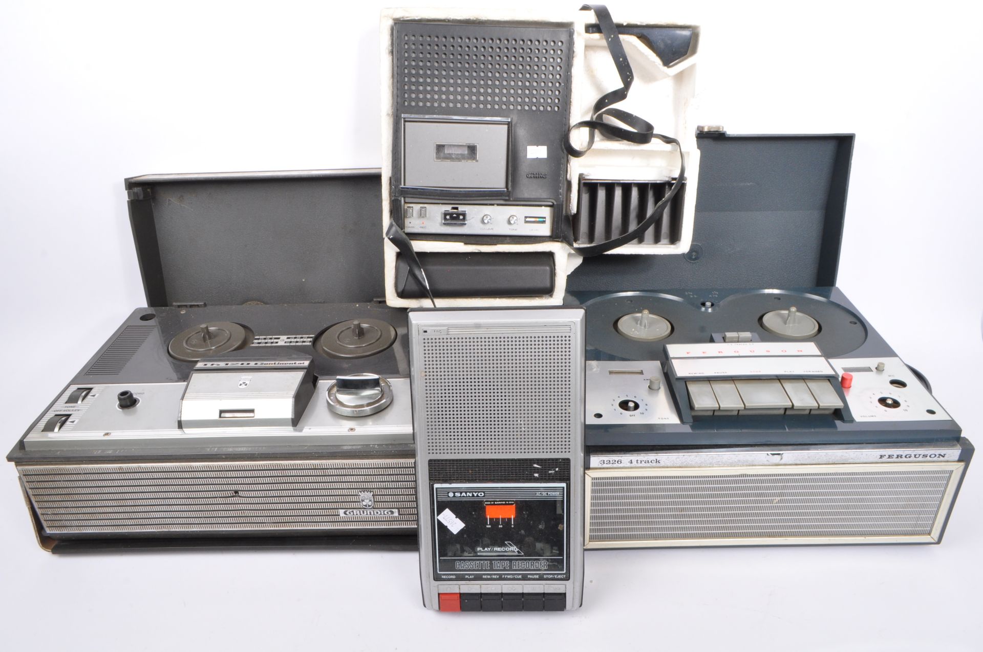 COLLECTION OF VINTAGE AUDIO PLAYERS & TAPE RECORDERS