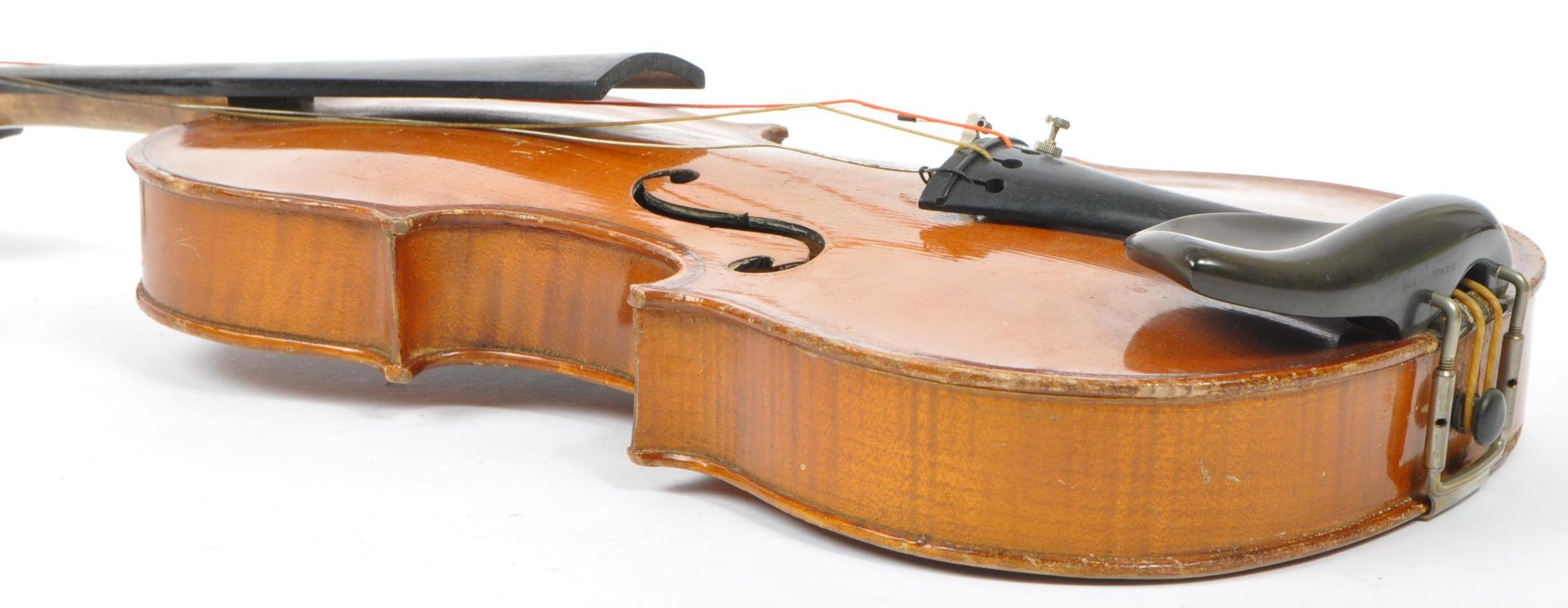 EARLY 20TH CENTURY GERMAN VIOLIN LABELLED D.R.G.M 728940 - Image 6 of 10