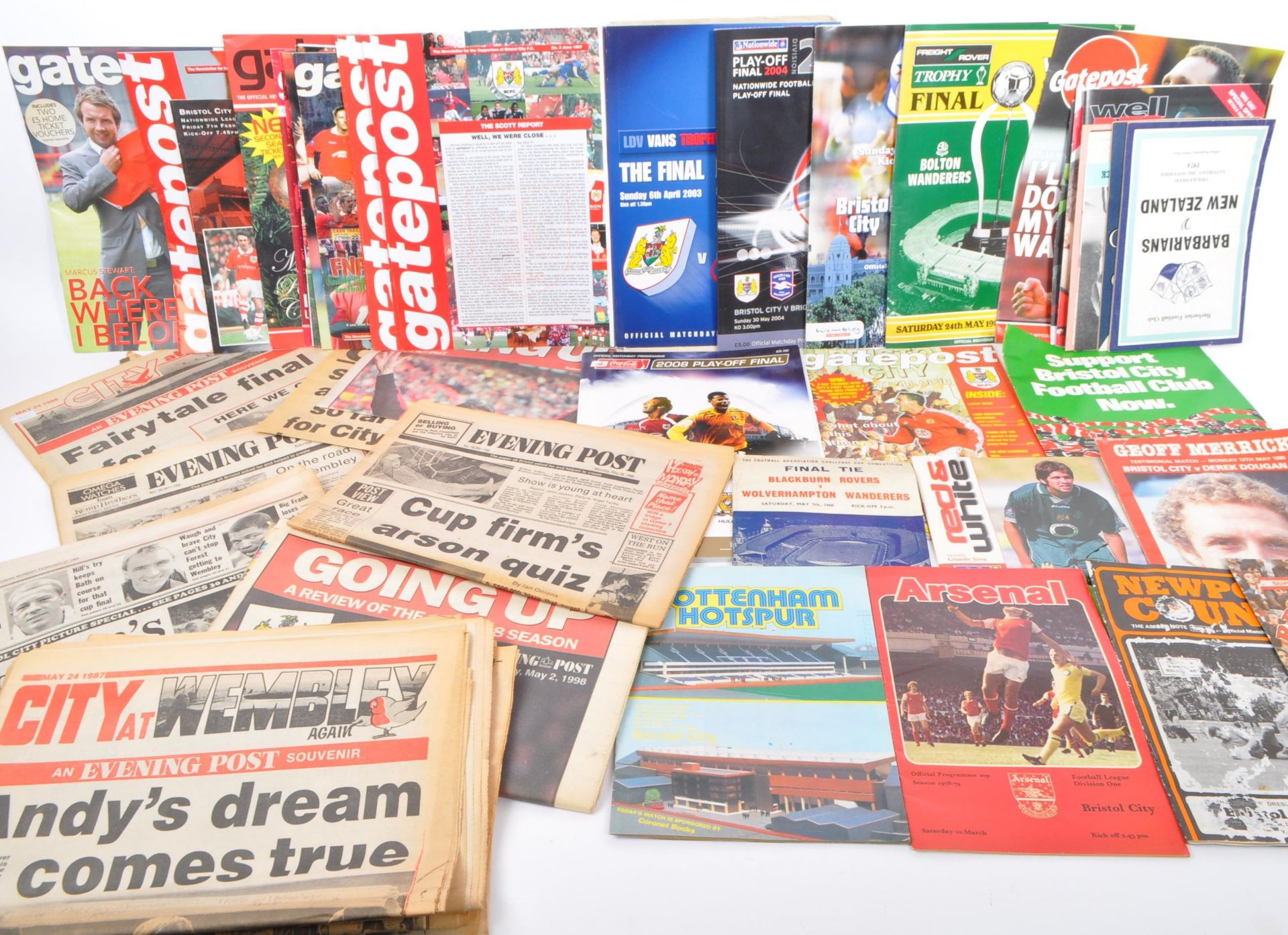 COLLECTION OF 1920S & LATER FOOTBALL PROGRAMMES & PAMPHLETS