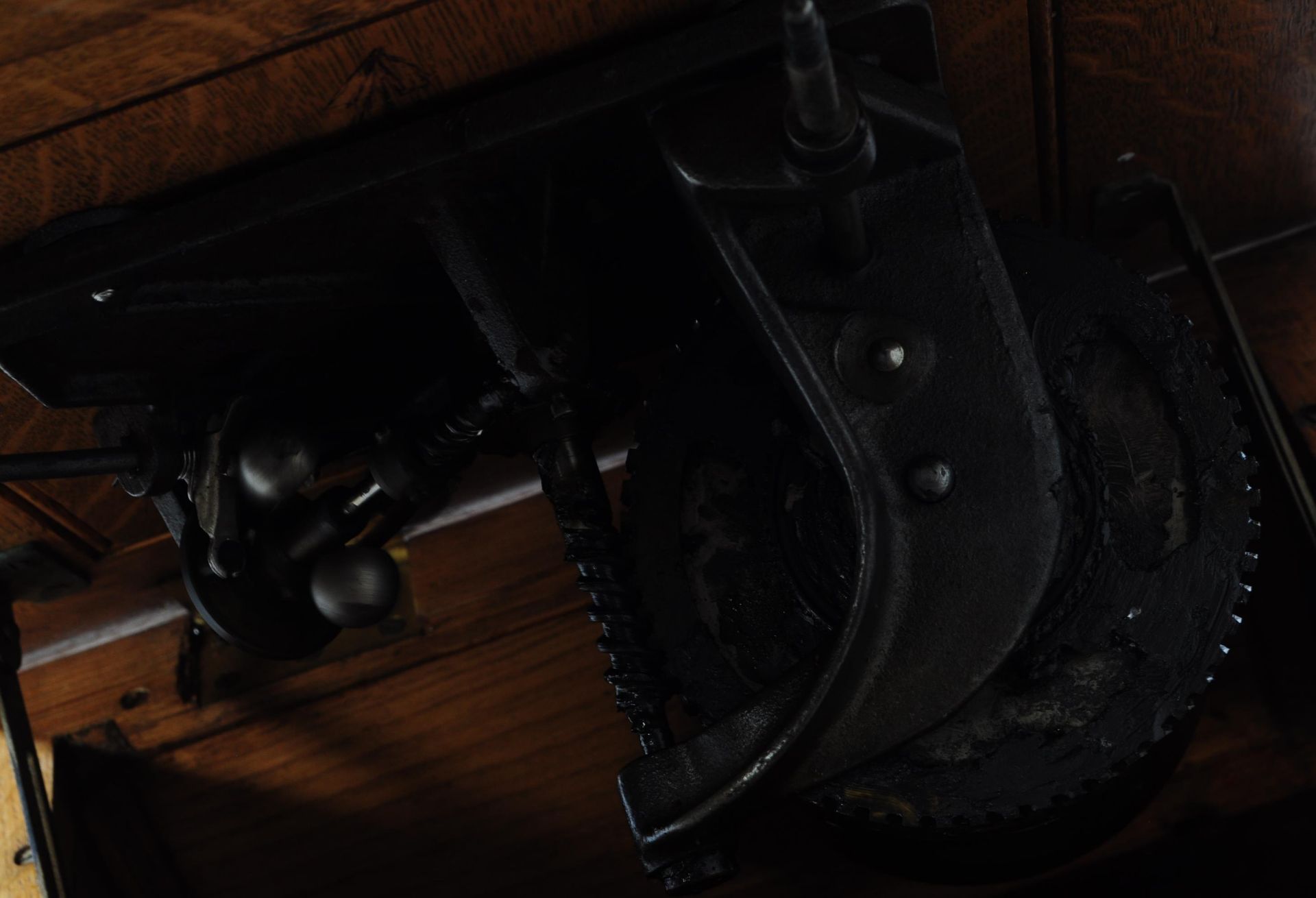 HMV MONARCH MODEL V OAK GRAMOPHONE WITH WOODEN HORN - Image 6 of 7
