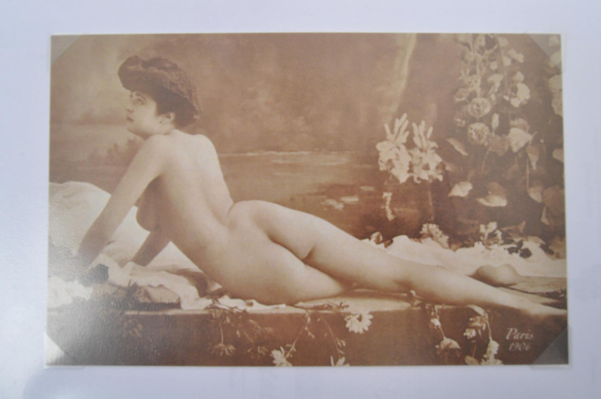 COLLECTION OF 20TH CENTURY FRENCH EROTIC NUDE POSTCARDS - Image 7 of 7