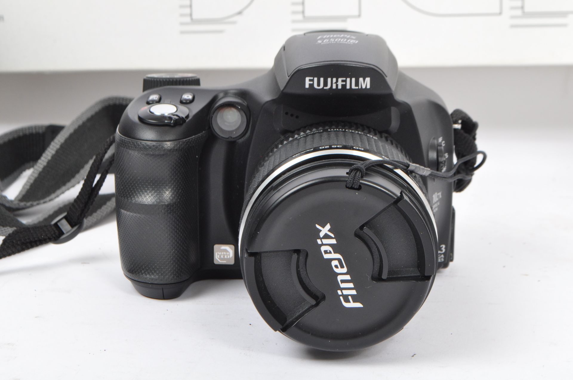 FUJIFILM - FINEPIX S65000 - CONTEMPORARY SLR DIGITAL CAMERA - Image 2 of 6