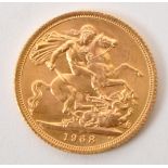 20TH CENTURY 1968 FULL 22CT GOLD SOVEREIGN COIN - 8.1G