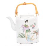 19TH CENTURY CHINESE PORCELAIN TEAPOT - HAND PAINTED