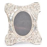 SILVER ROCOCO EASEL PICTURE / PHOTOGRAPH FRAME