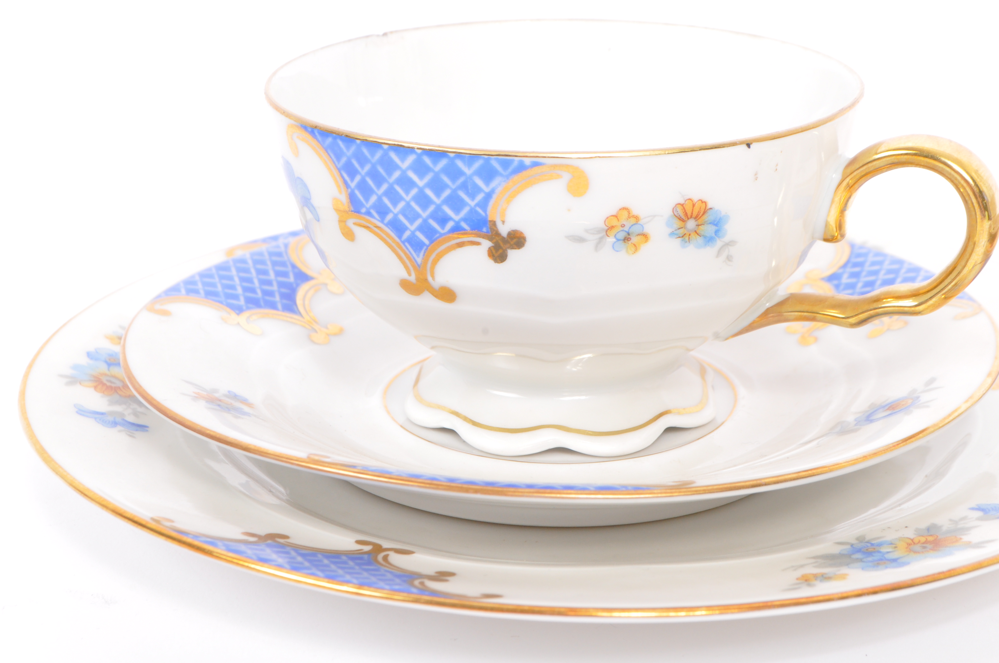 COLLECTION OF EARLY 20TH CENTURY BAVARIAN PORCELAIN TRIOS - Image 13 of 15