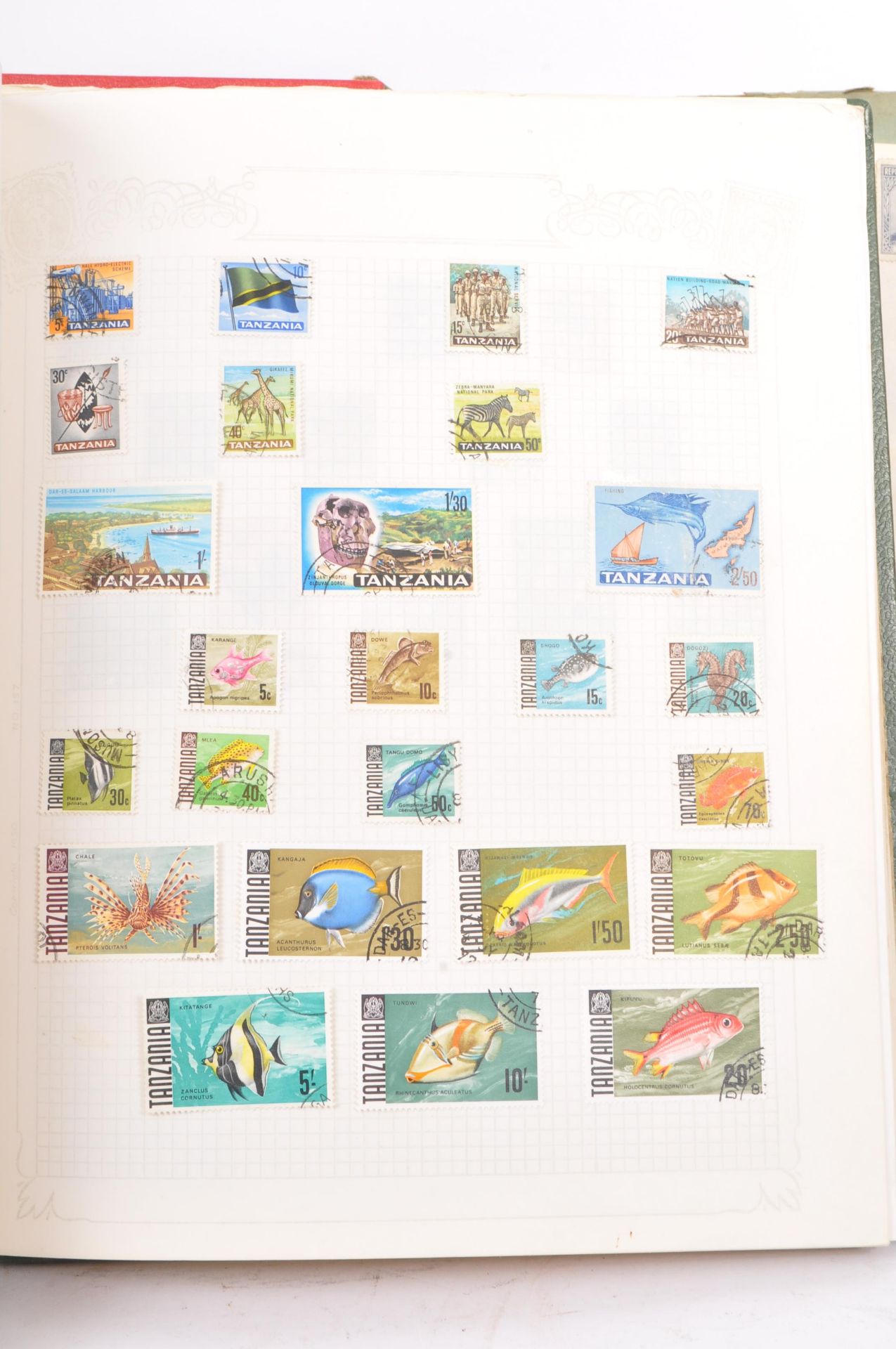 STAMP ALBUMS - COLLECTION OF FIVE ALBUMS OF WORLD STAMPS - Bild 2 aus 8