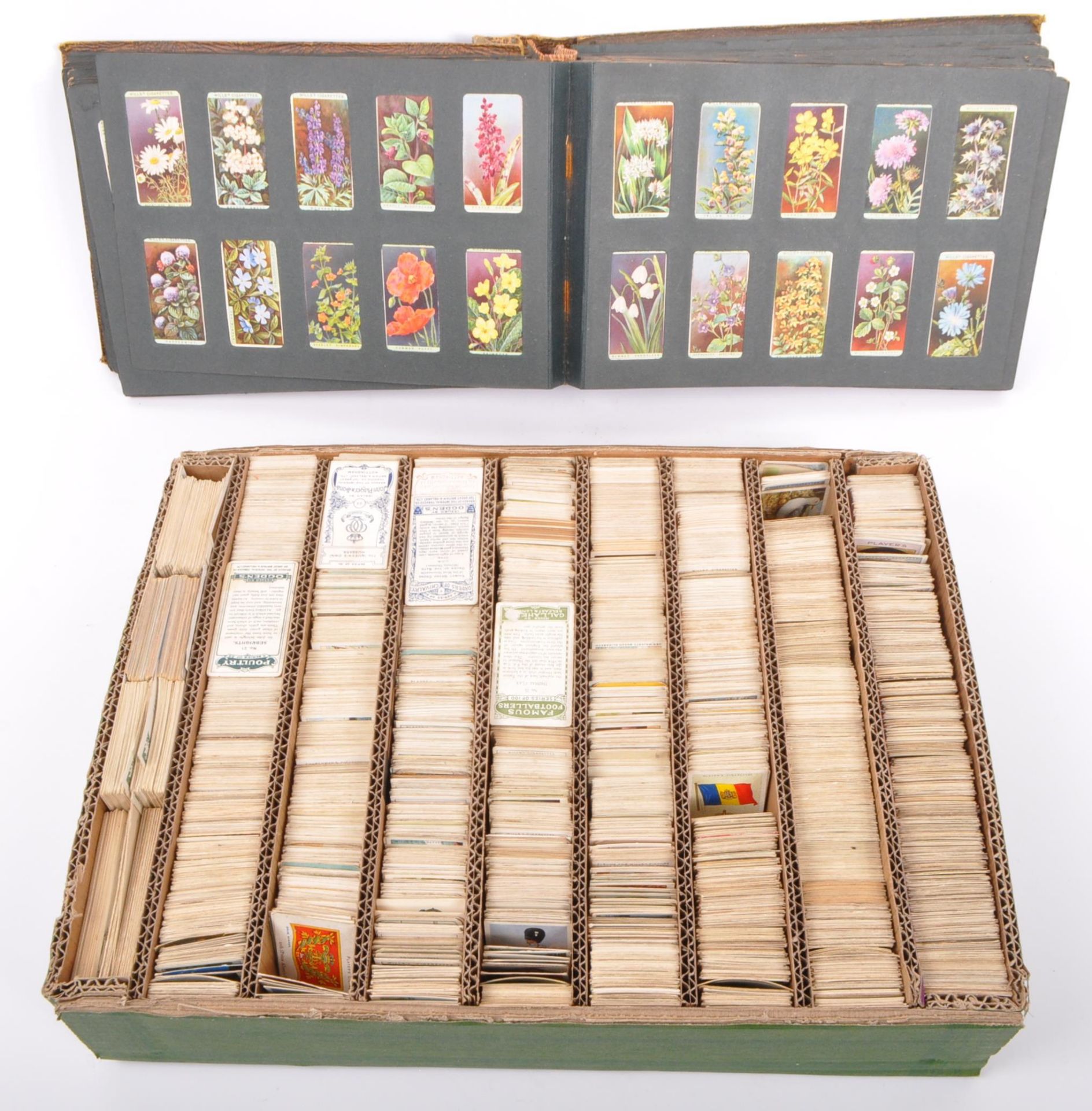 EXTENSIVE COLLECTION OF EARLY 20TH CENTURY CIGARETTE CARDS