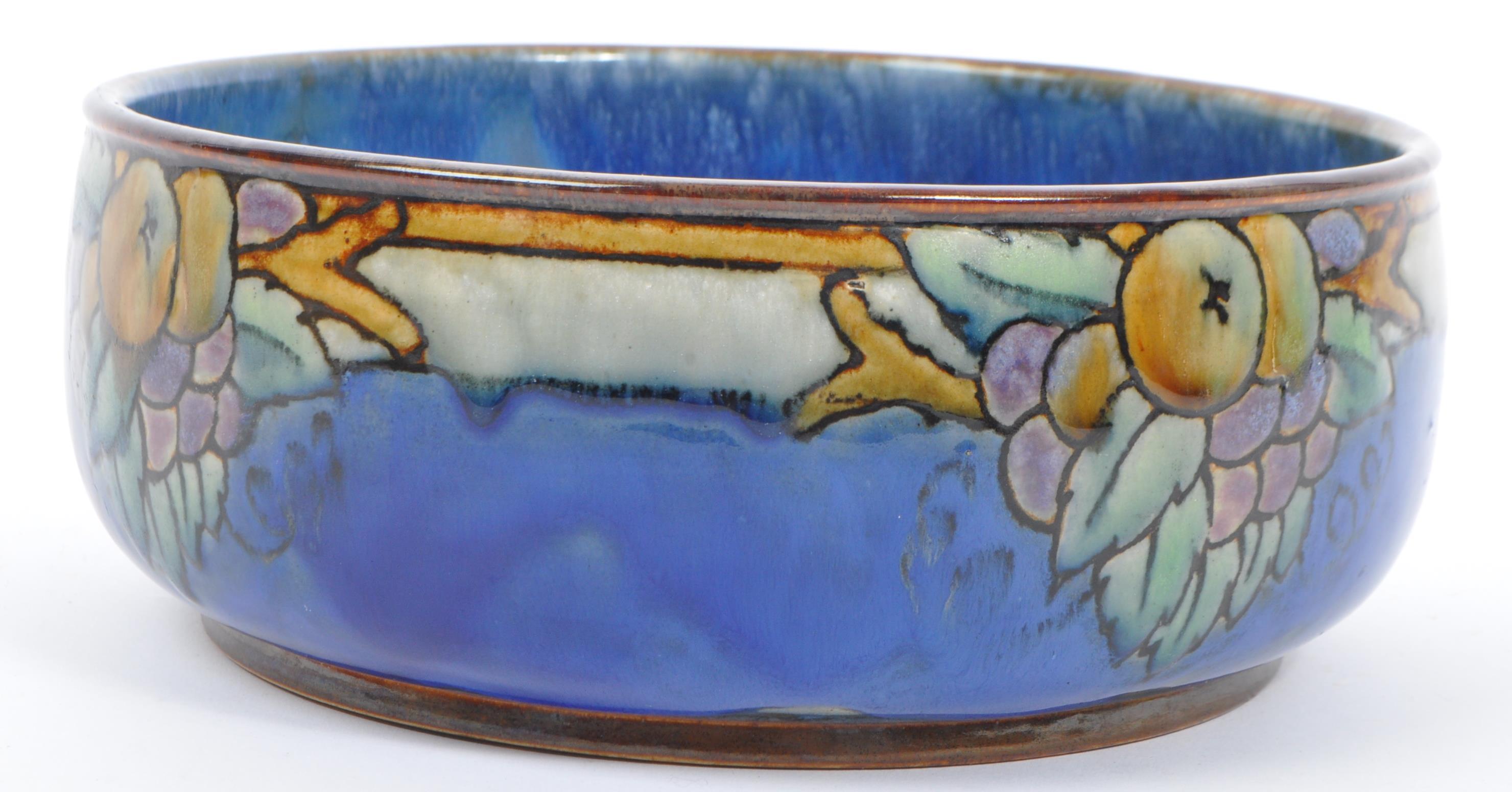 MID 20TH CENTURY STONEWARE FRUIT BOWL 8530Y BY ROYAL DOULTON - Image 2 of 5