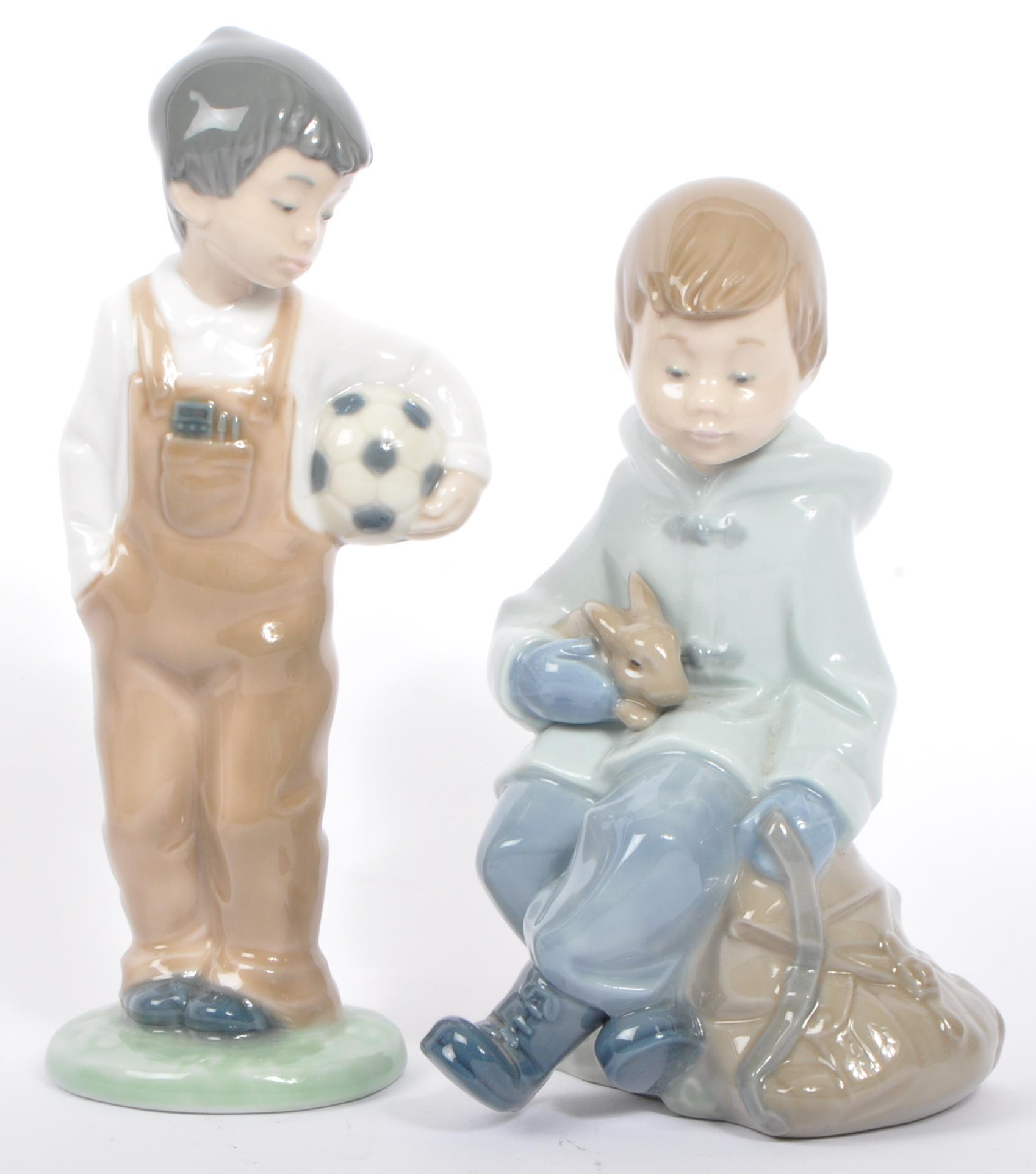 FOUR VINTAGE SPANISH PORCELAIN NAO FIGURINES - Image 2 of 7