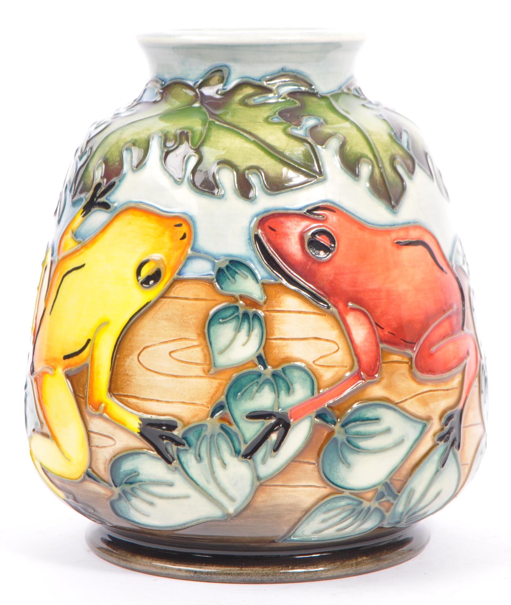 MOORCROFT POTTERY - 1999 - SIAN LEEPER ' FROGS ' TRIAL VASE - Image 2 of 6