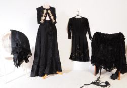 19TH CENTURY & EDWARDIAN WOMENS MOURNING DRESS CLOTHING