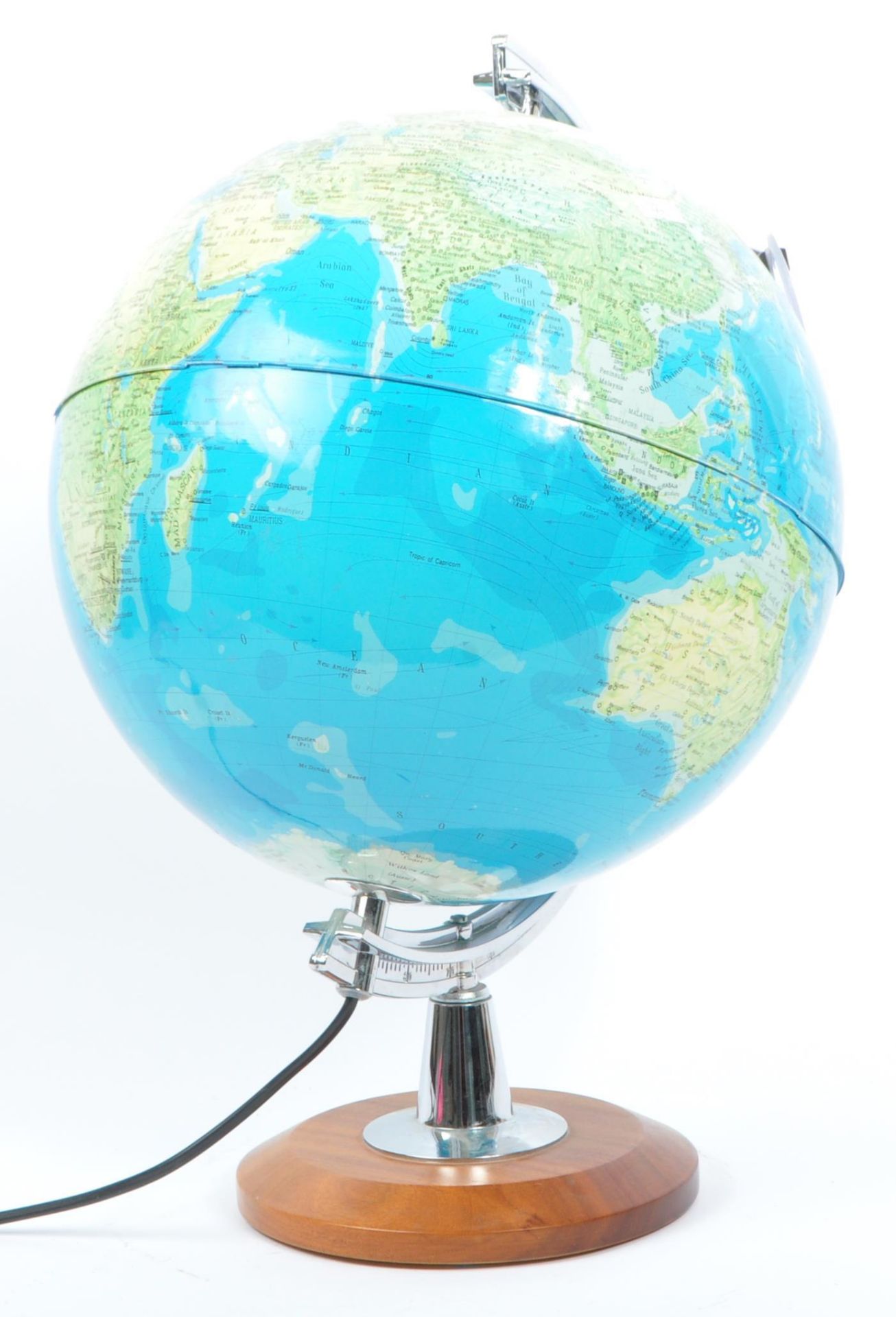 20TH CENTURY ILLUMINATED WORLD GLOBE DESK TOP LAMP - Image 2 of 5