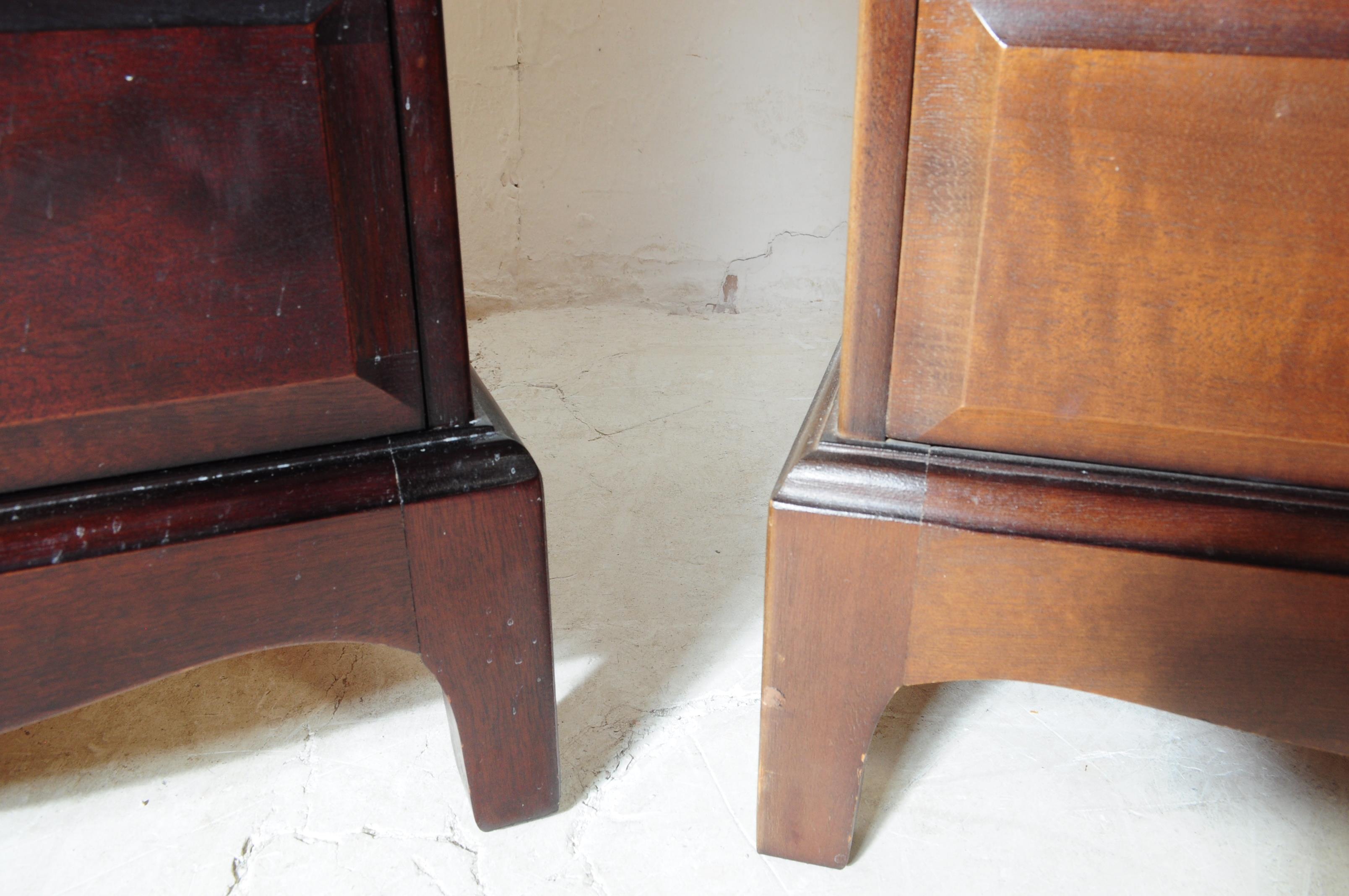 STAG FURNITURE MINSTREL PAIR OF BEDSIDE CHESTS OF DRAWERS - Image 6 of 9