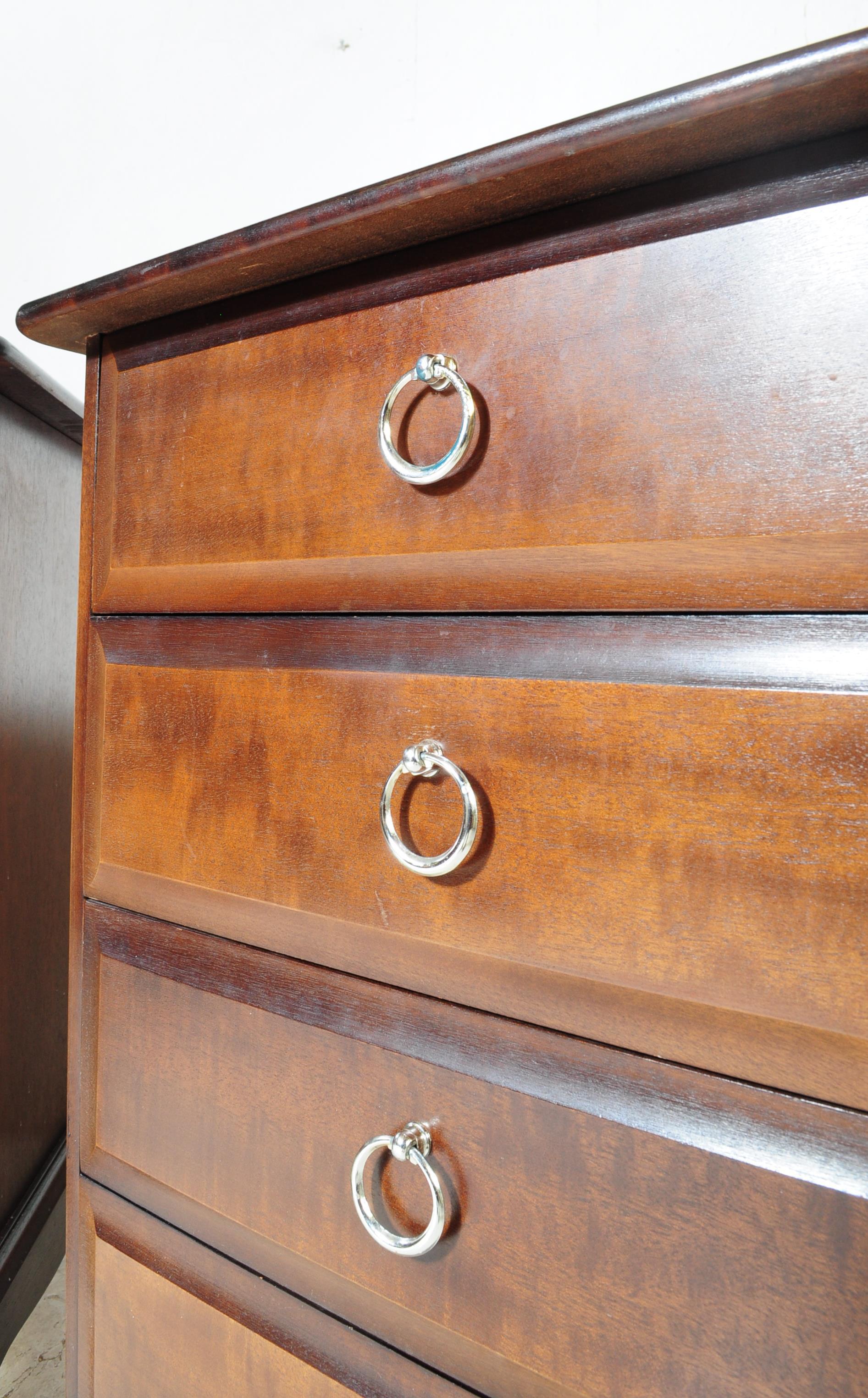 STAG FURNITURE MINSTREL PAIR OF BEDSIDE CHESTS OF DRAWERS - Image 3 of 9