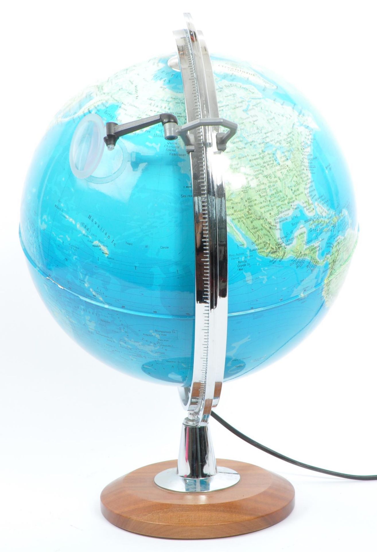 20TH CENTURY ILLUMINATED WORLD GLOBE DESK TOP LAMP - Image 4 of 5